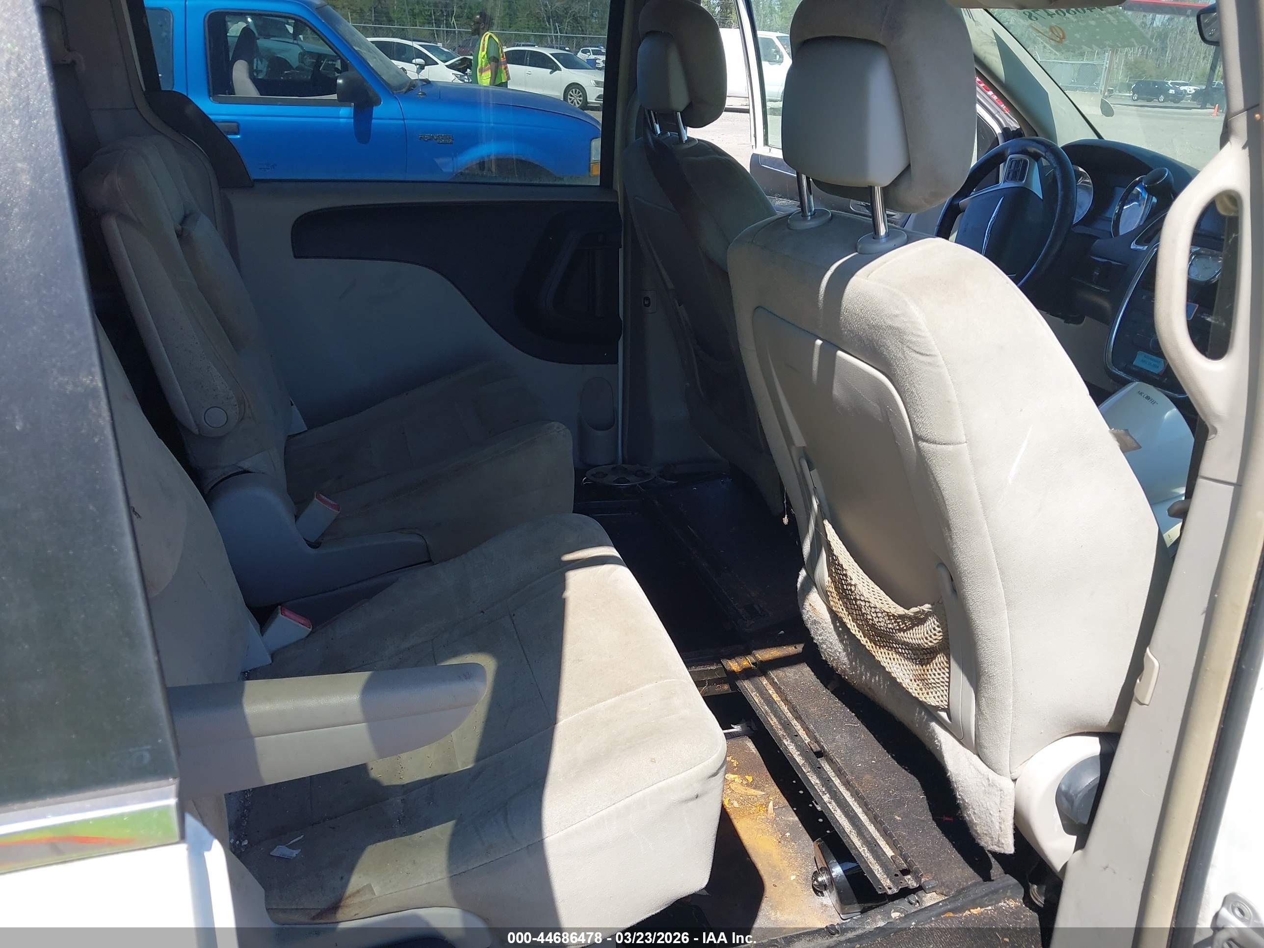 CHRYSLER TOWN image 8