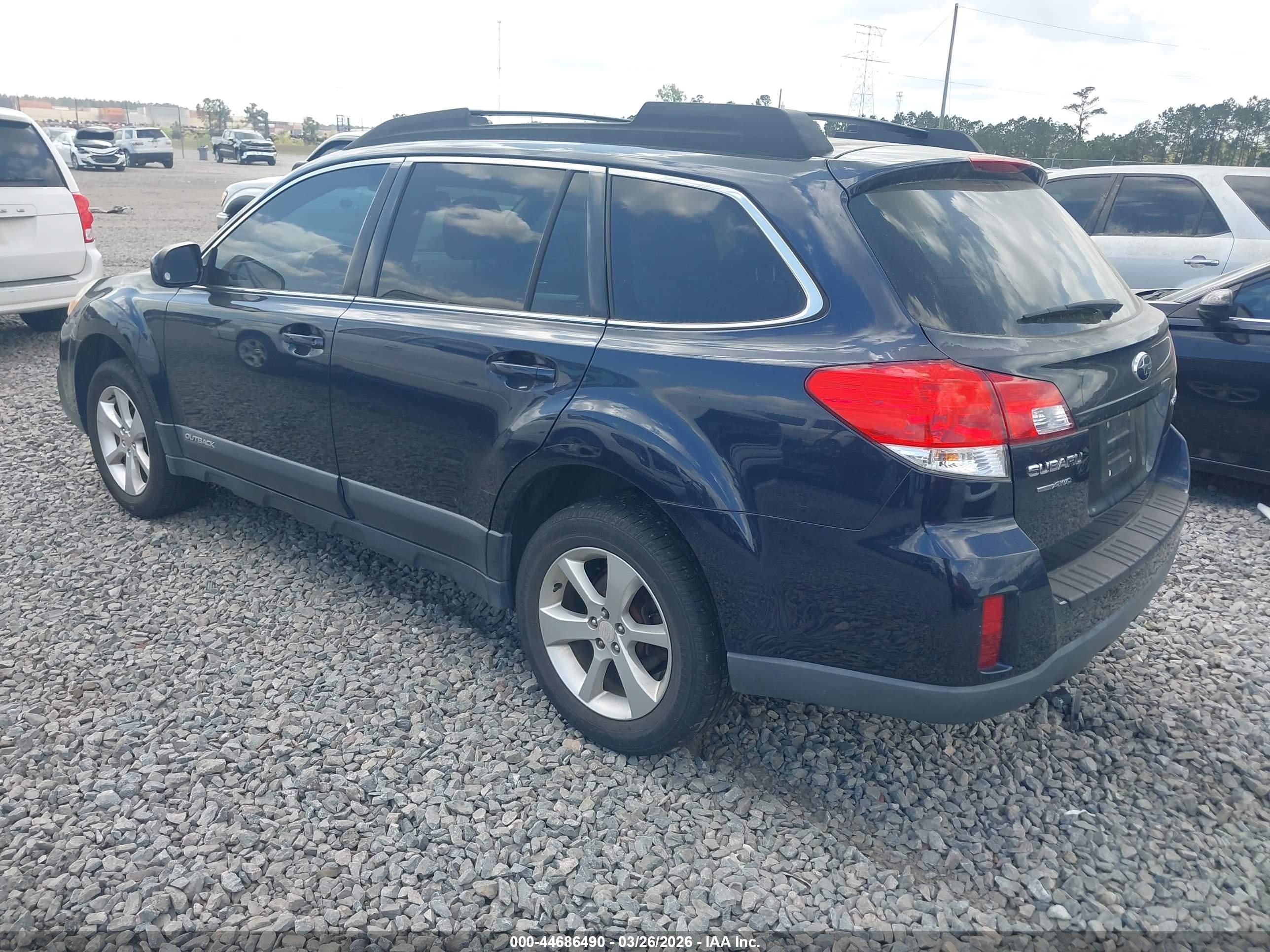 SUBARU OUTBACK image 3