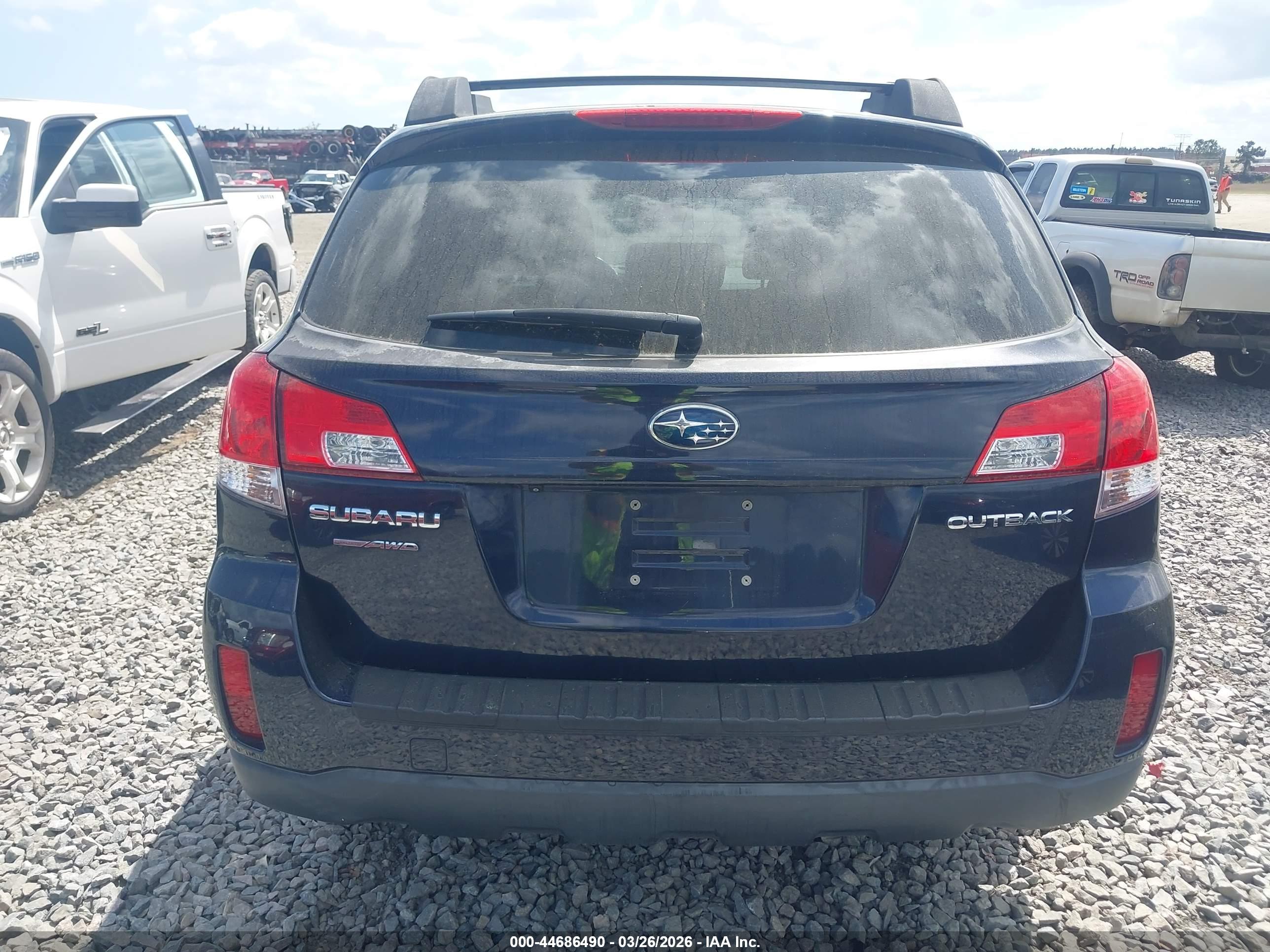 SUBARU OUTBACK image 6