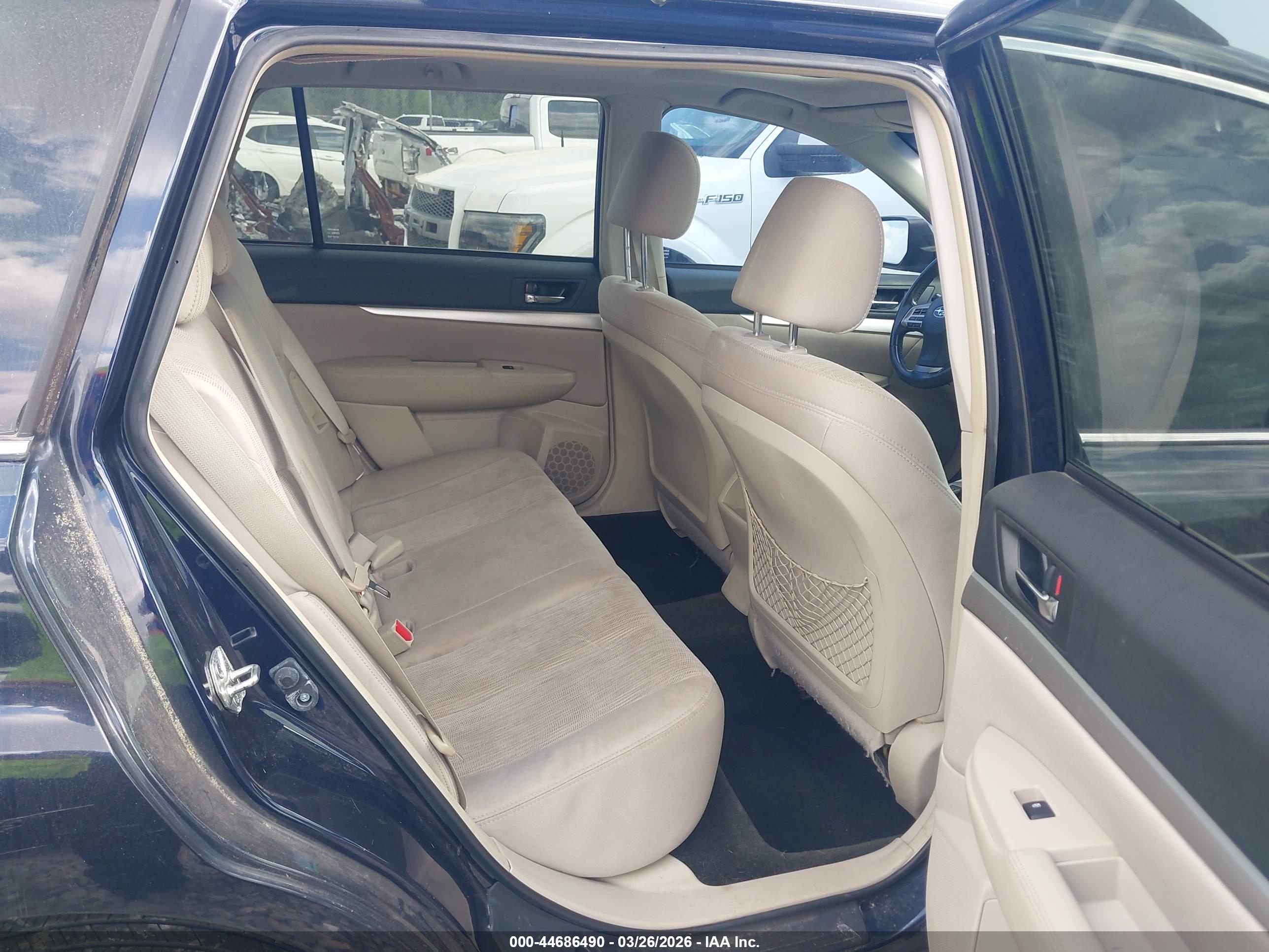 SUBARU OUTBACK image 8