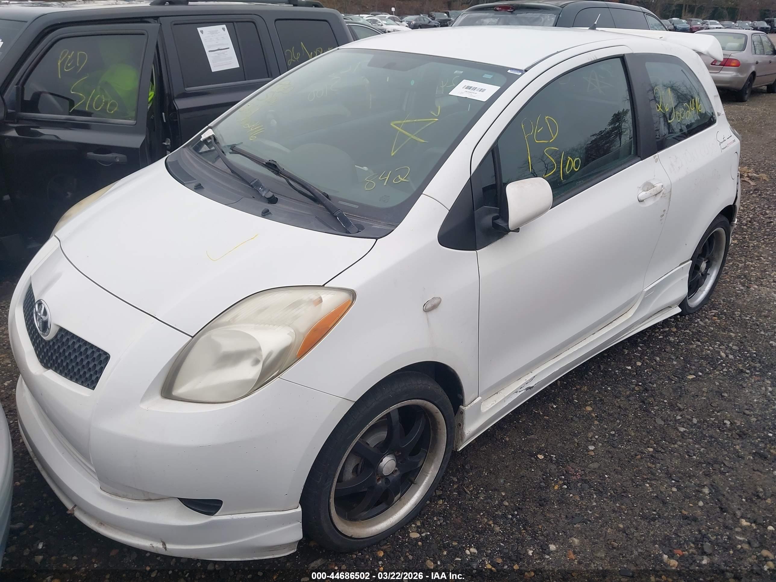 TOYOTA YARIS image 2