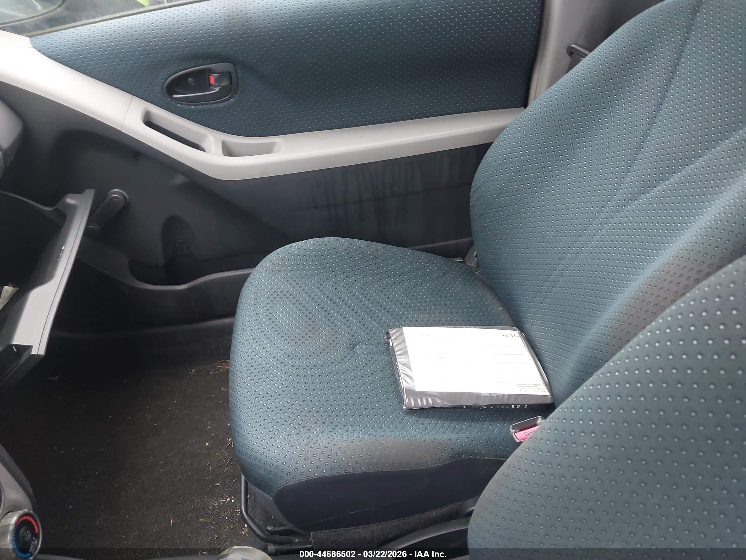 TOYOTA YARIS image 5