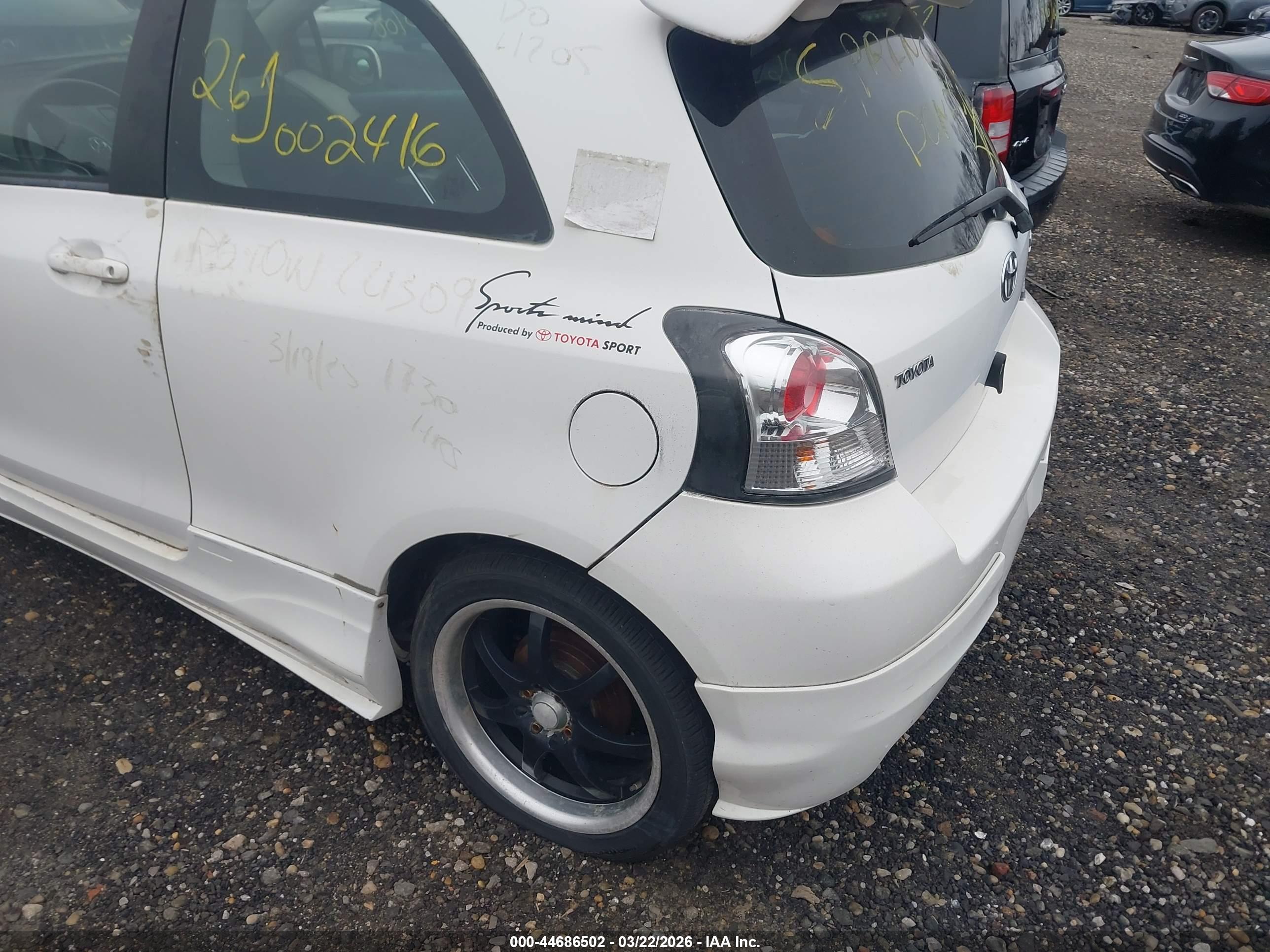 TOYOTA YARIS image 6