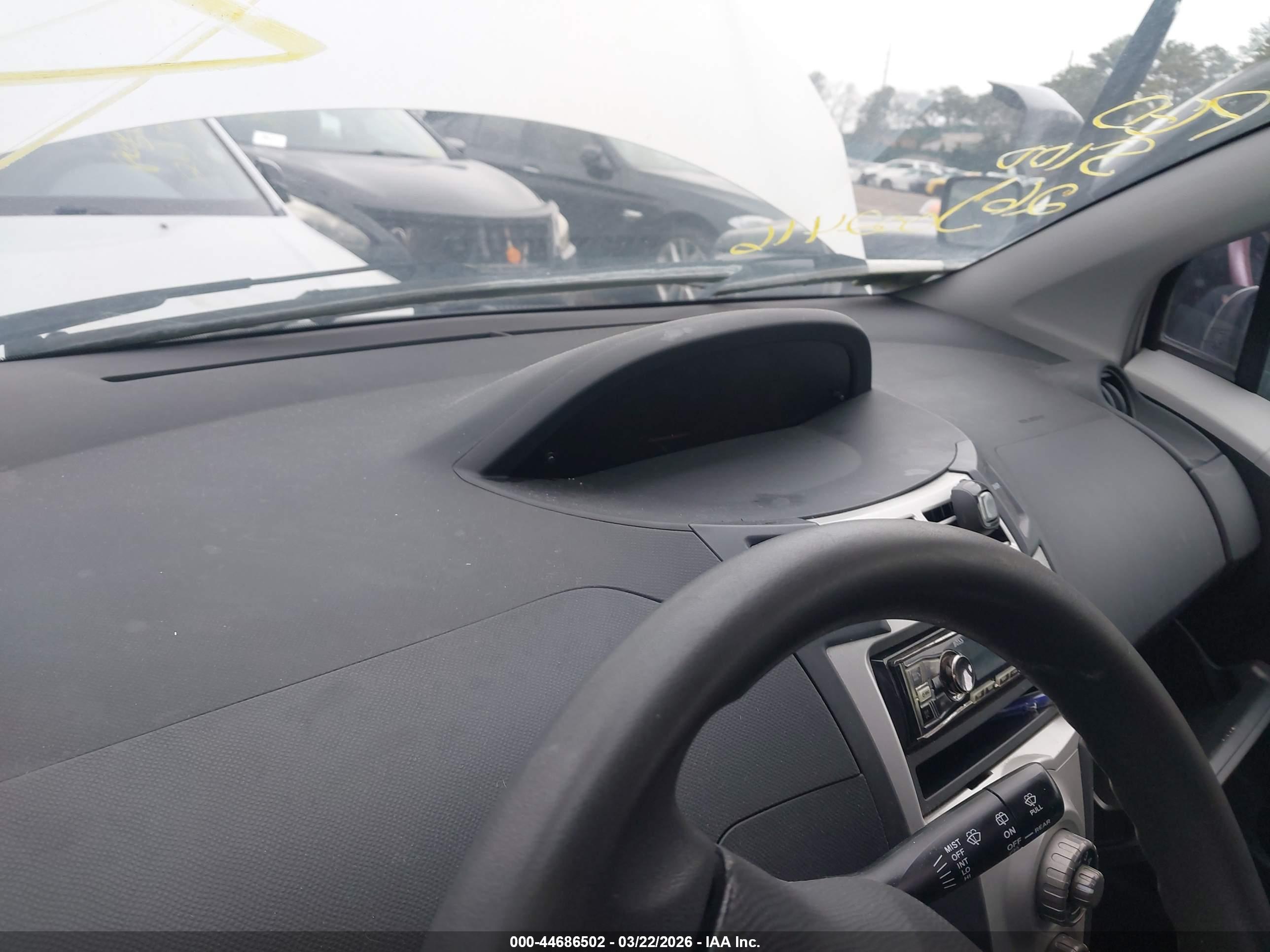 TOYOTA YARIS image 7