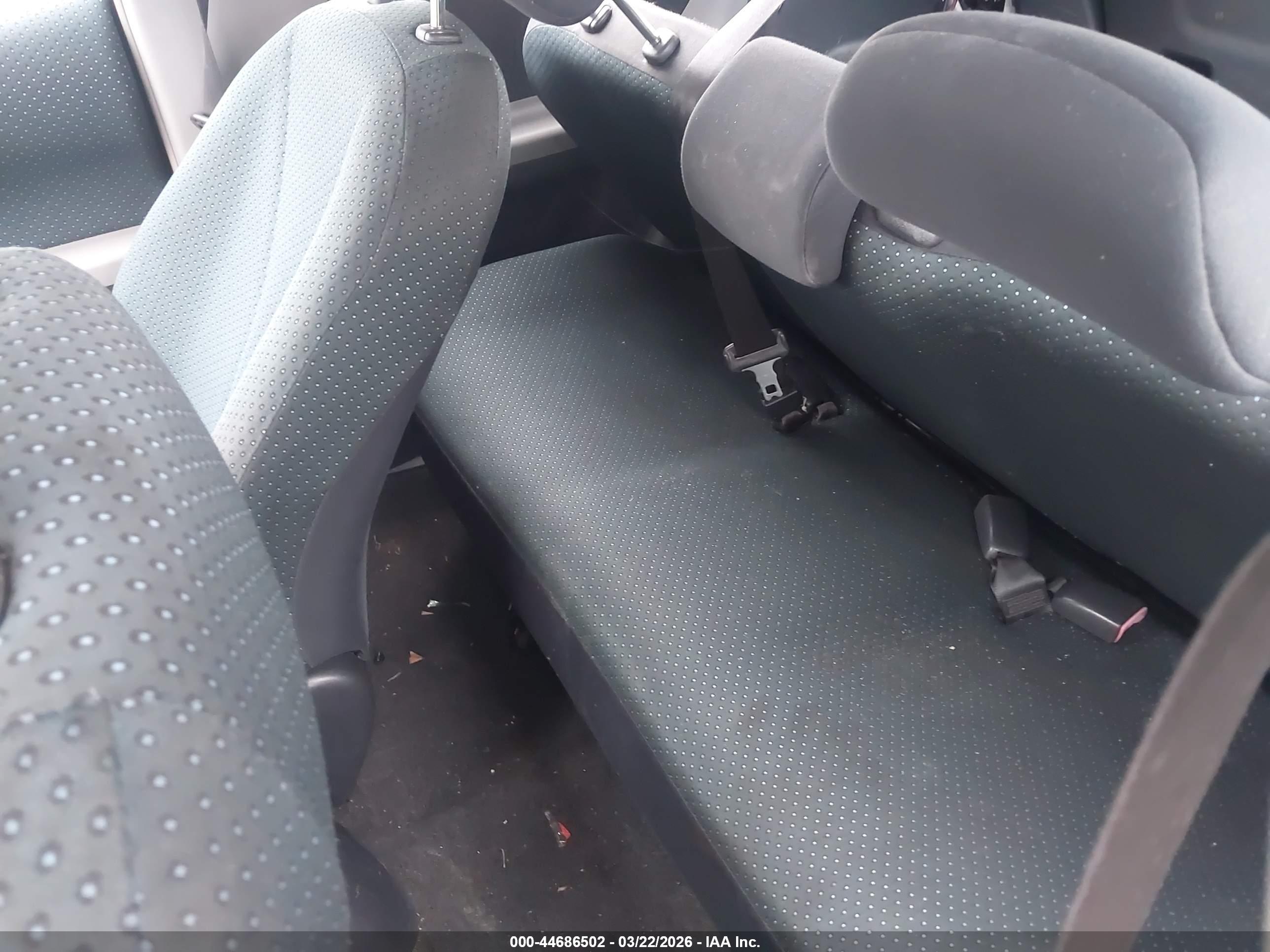 TOYOTA YARIS image 8