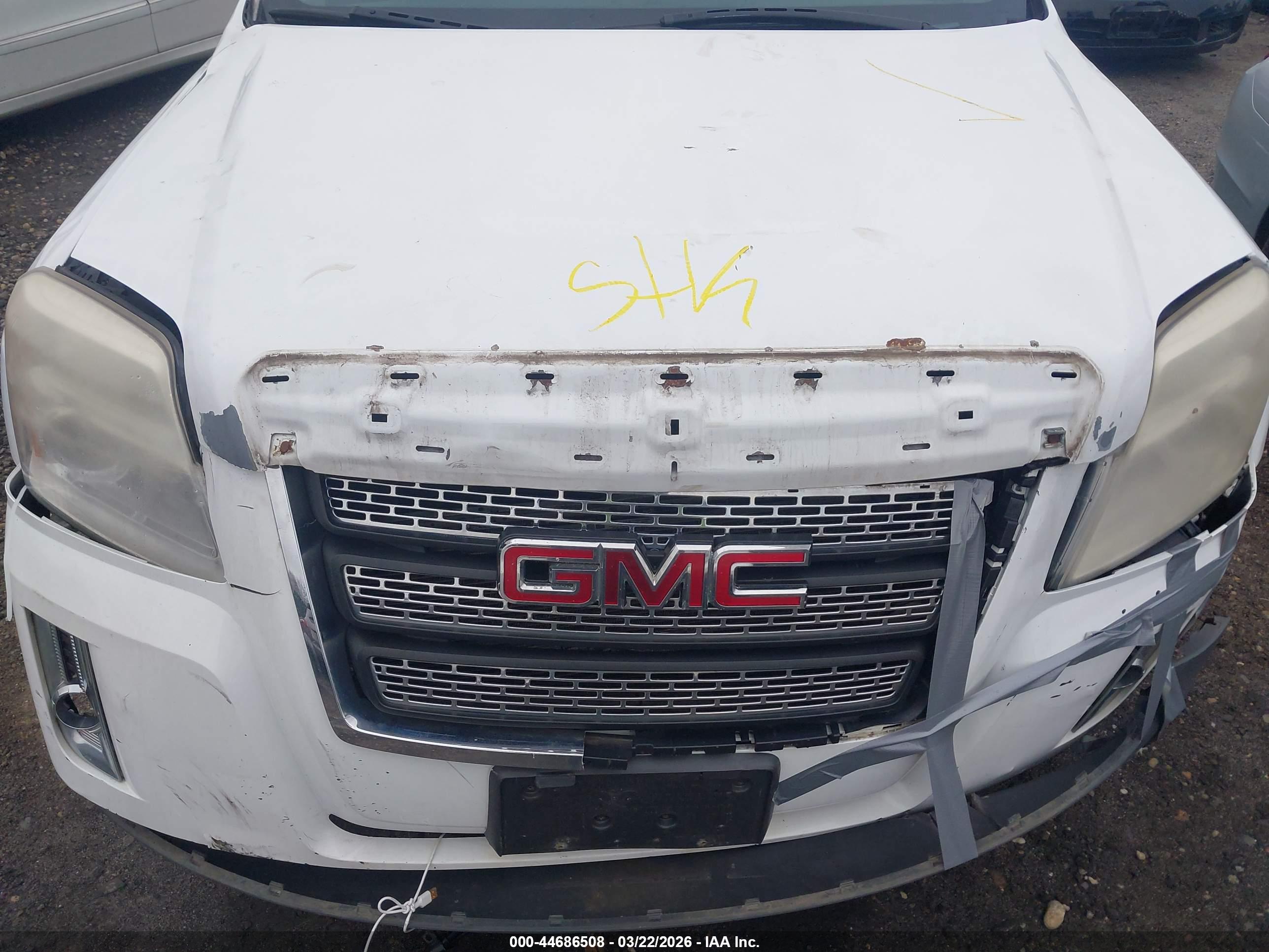 GMC TERRAIN image 10