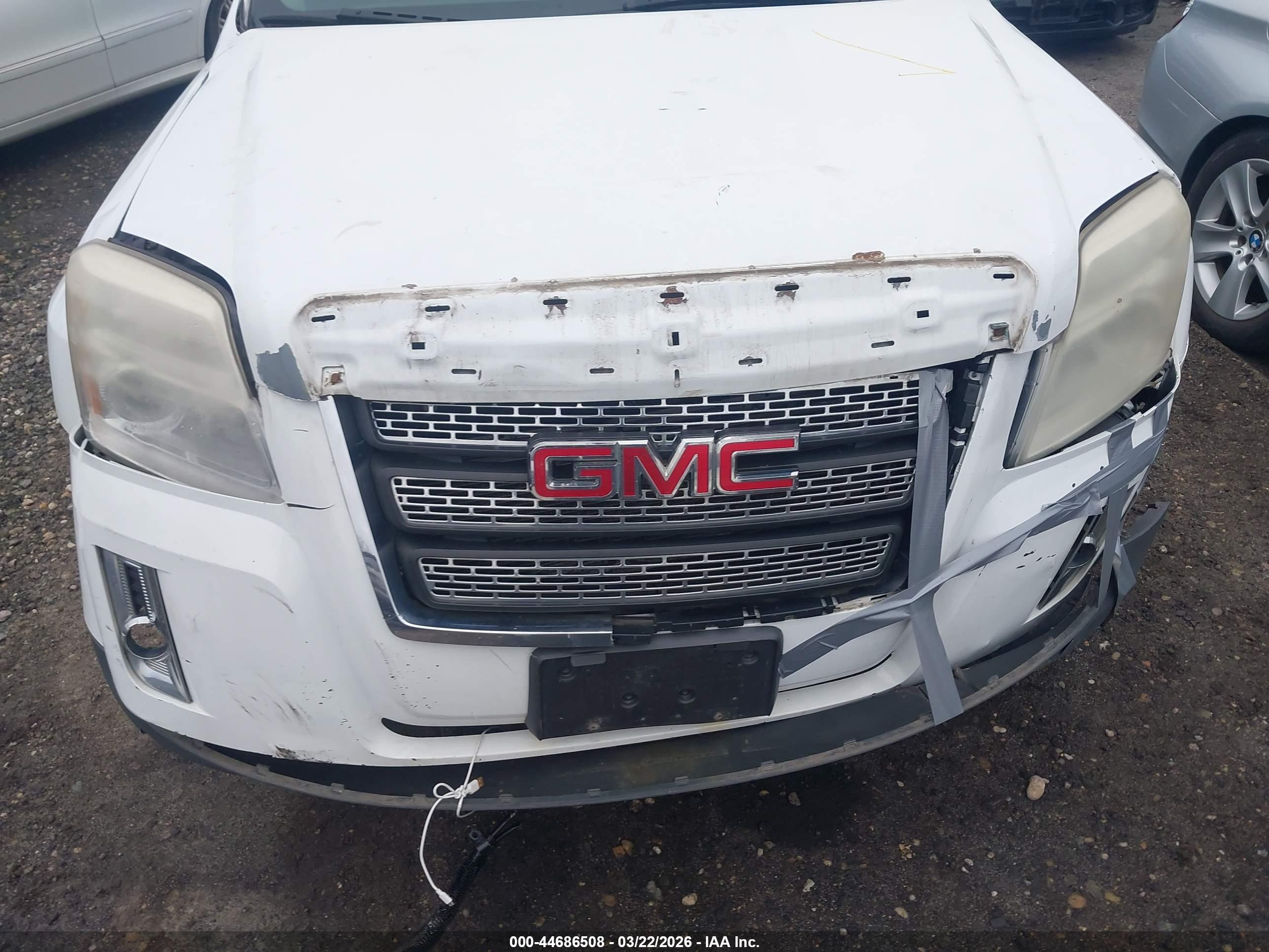 GMC TERRAIN image 6
