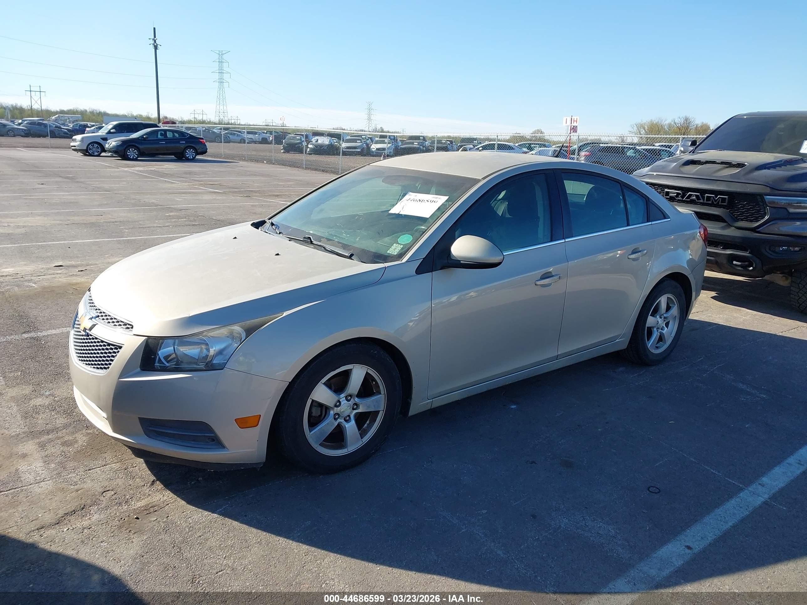 CHEVROLET CRUZE image 2