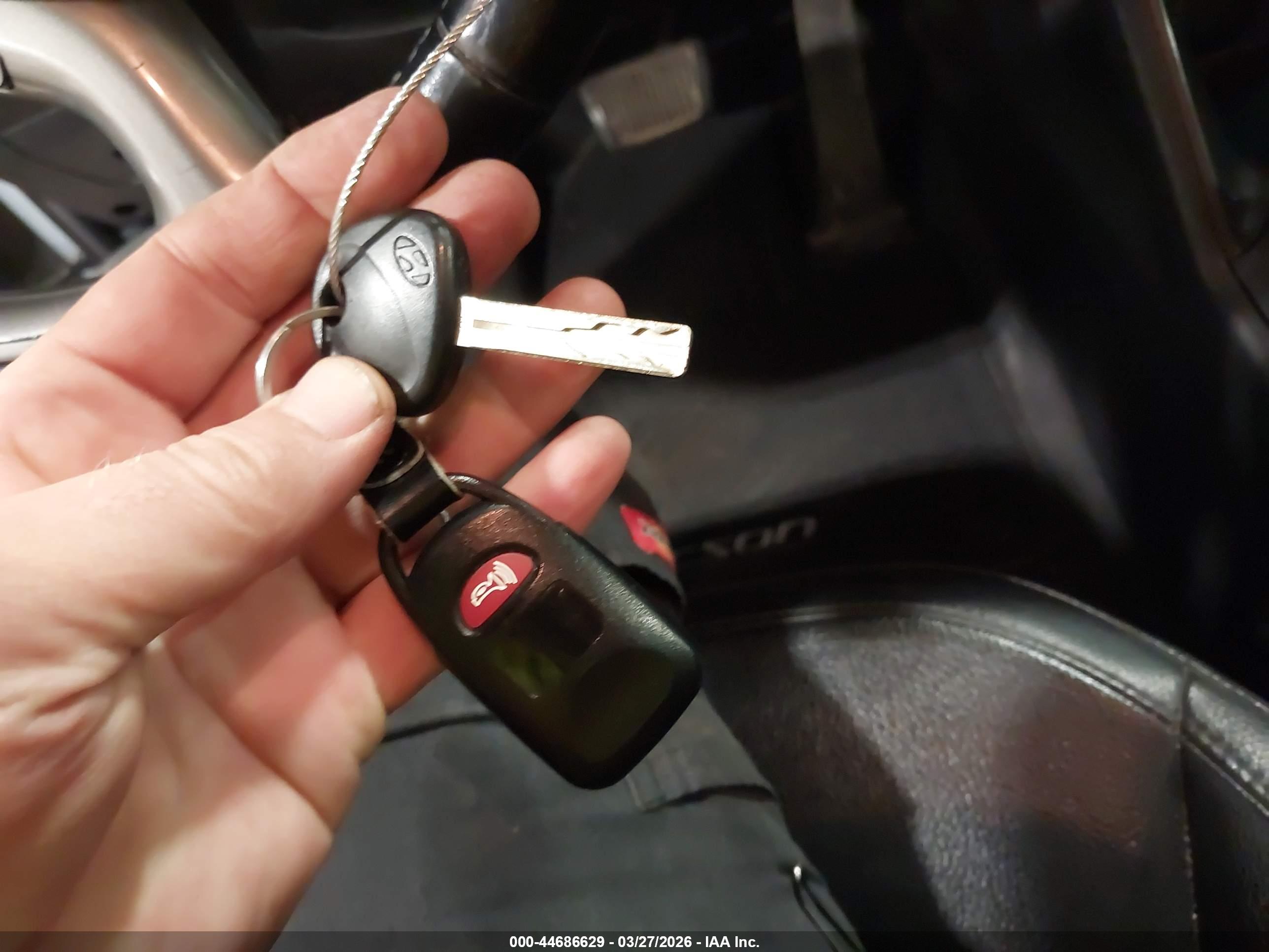 HYUNDAI TUCSON image 11