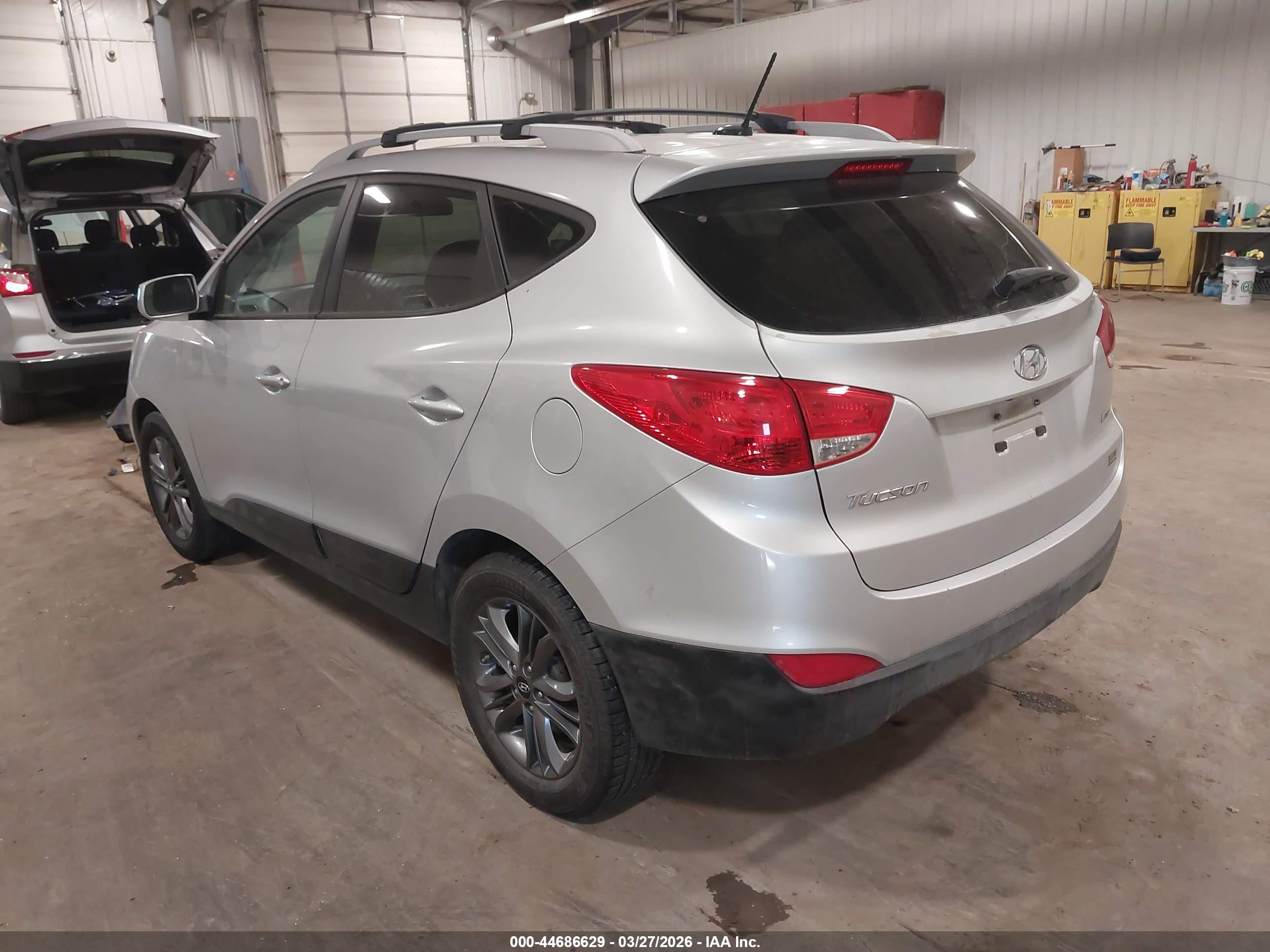 HYUNDAI TUCSON image 3