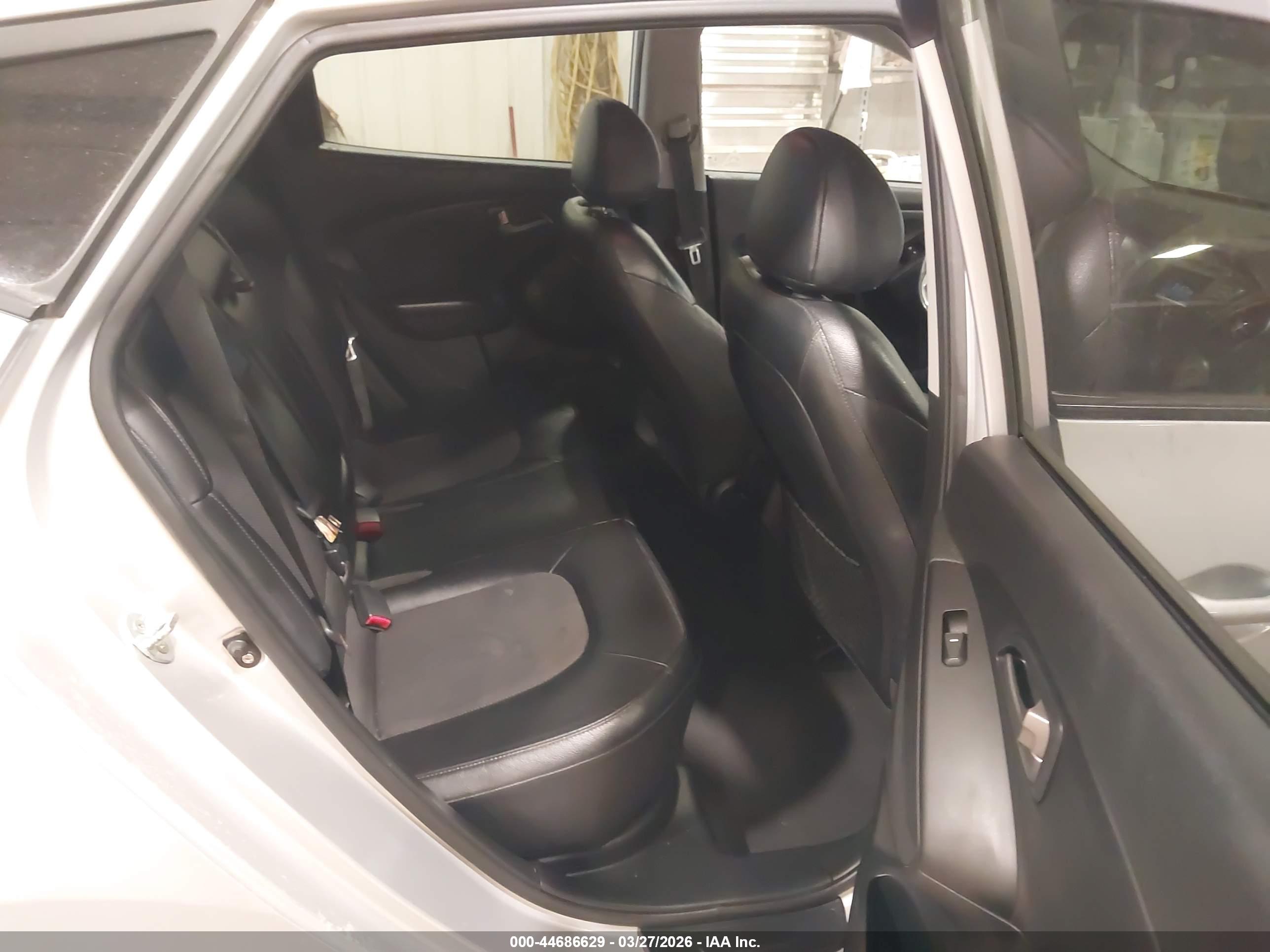 HYUNDAI TUCSON image 8