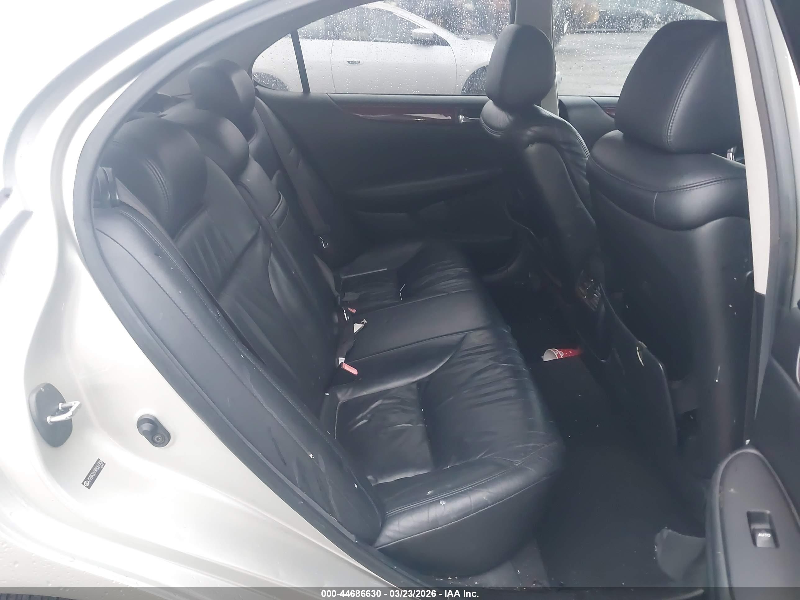 LEXUS ES image 8