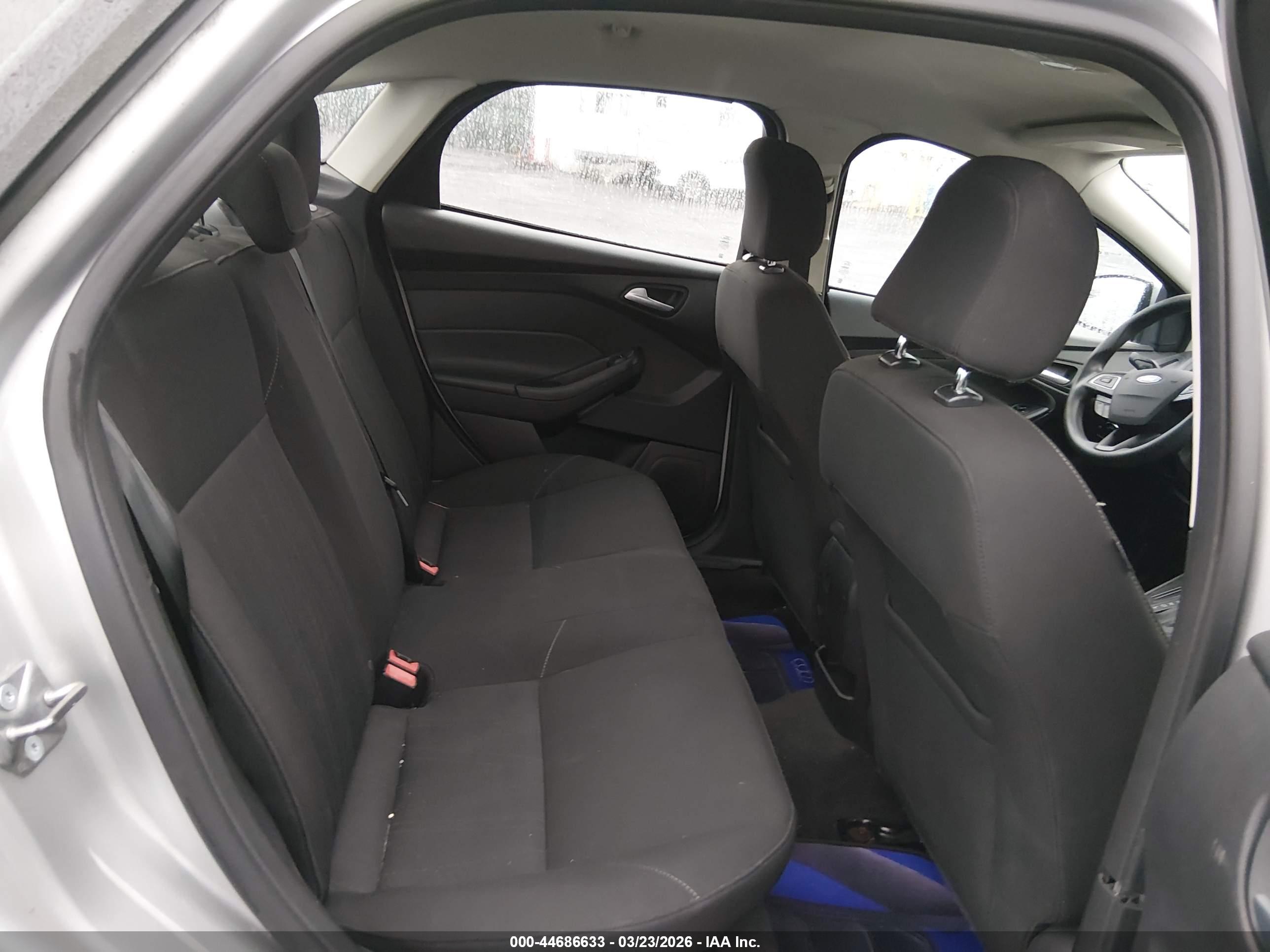 FORD FOCUS image 8