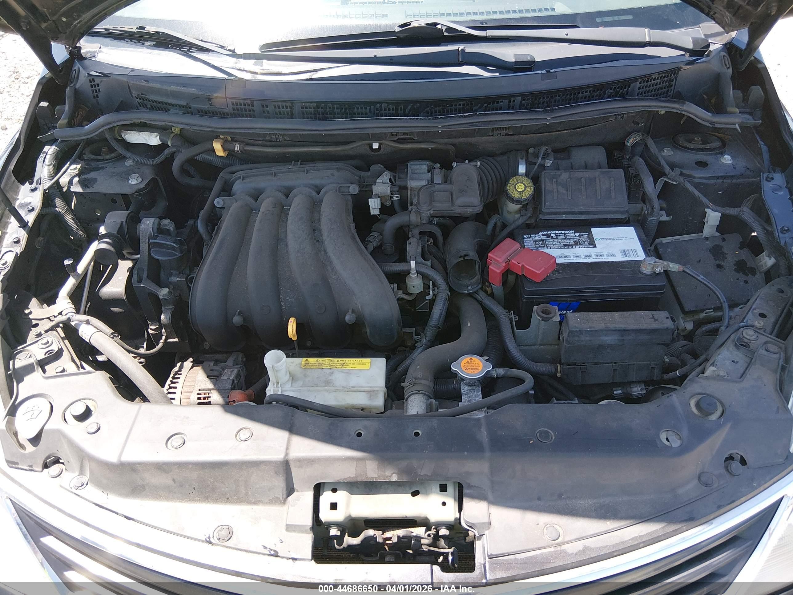NISSAN VERSA image 10