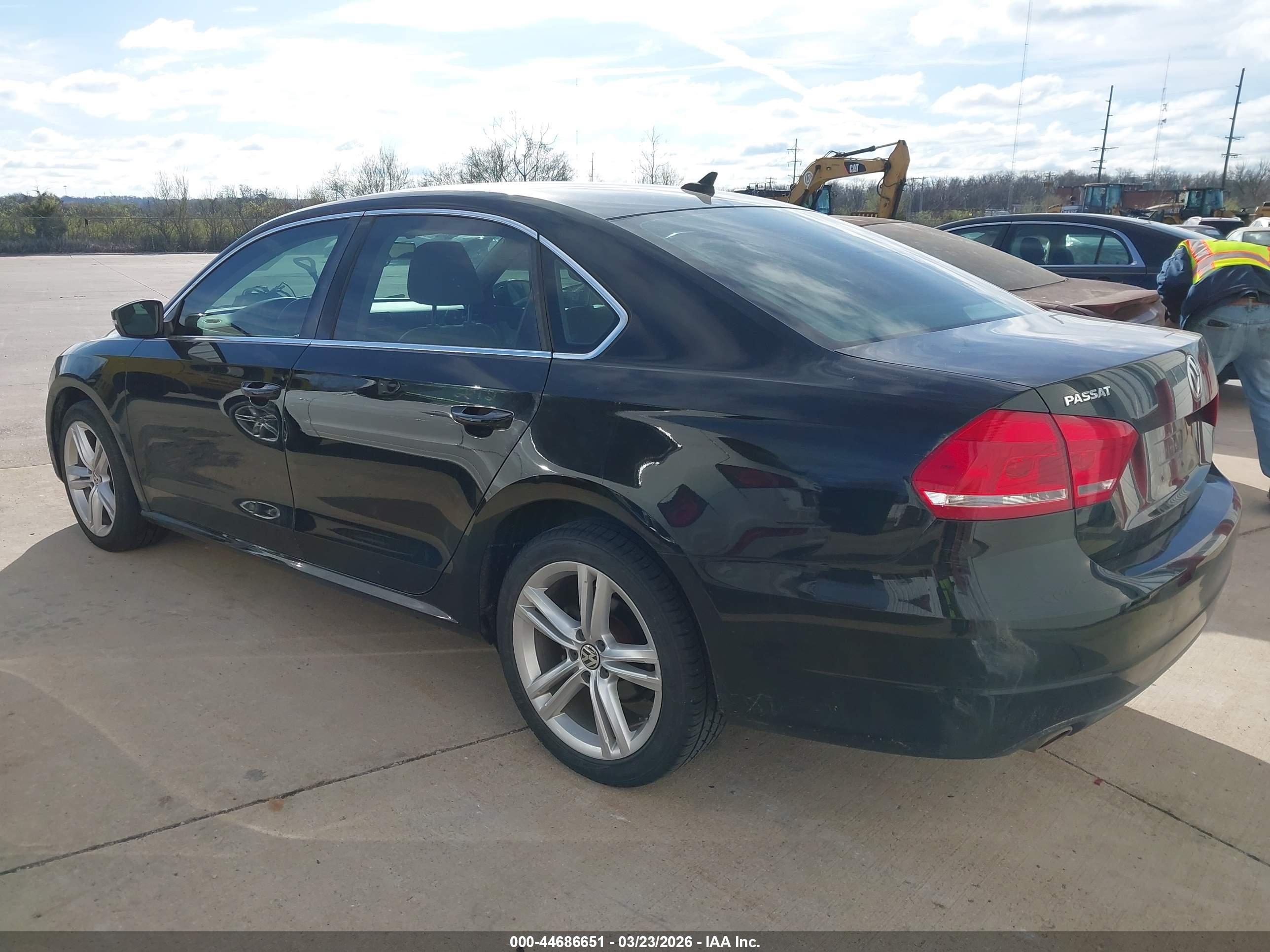 VOLKSWAGEN PASSAT image 3