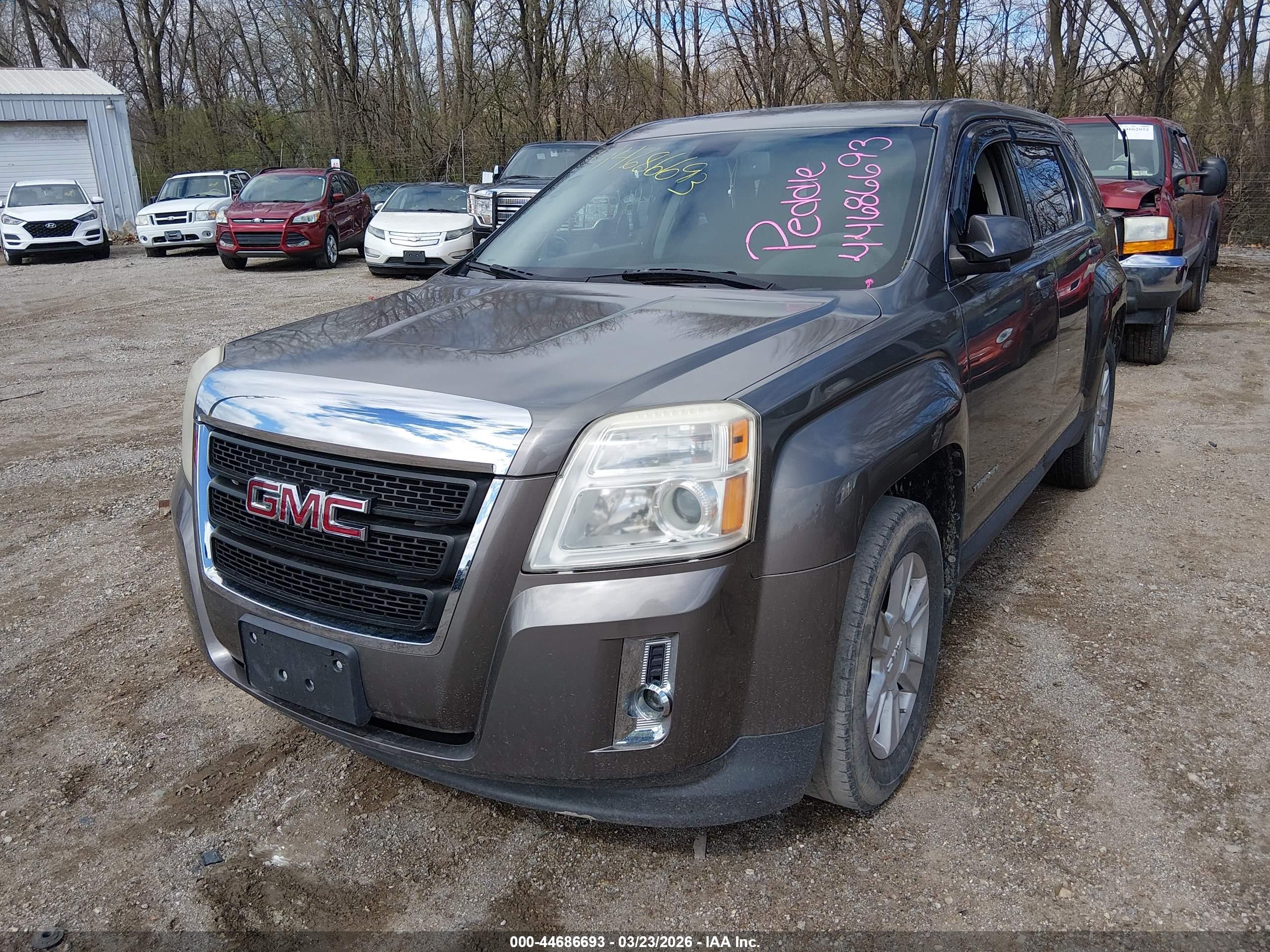 GMC TERRAIN image 2