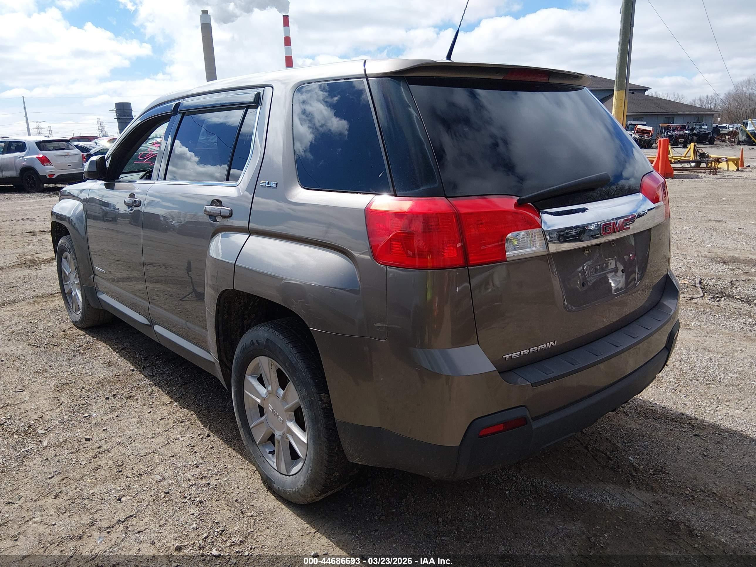 GMC TERRAIN image 3