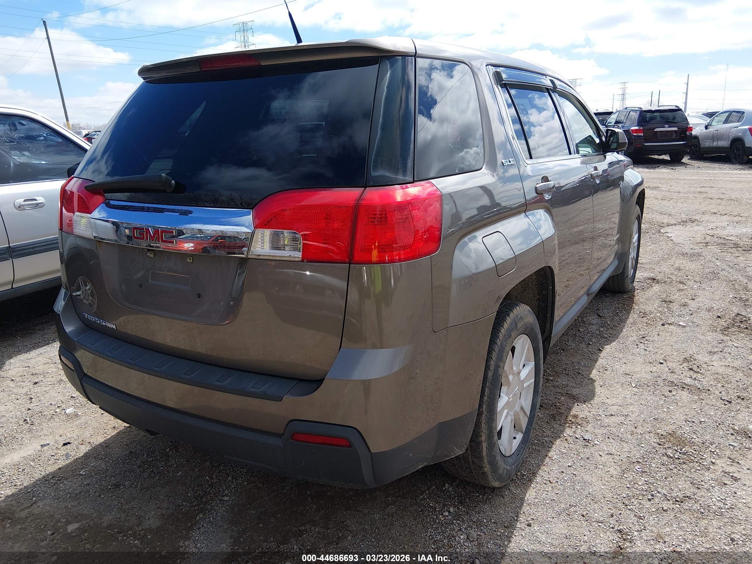 GMC TERRAIN image 4