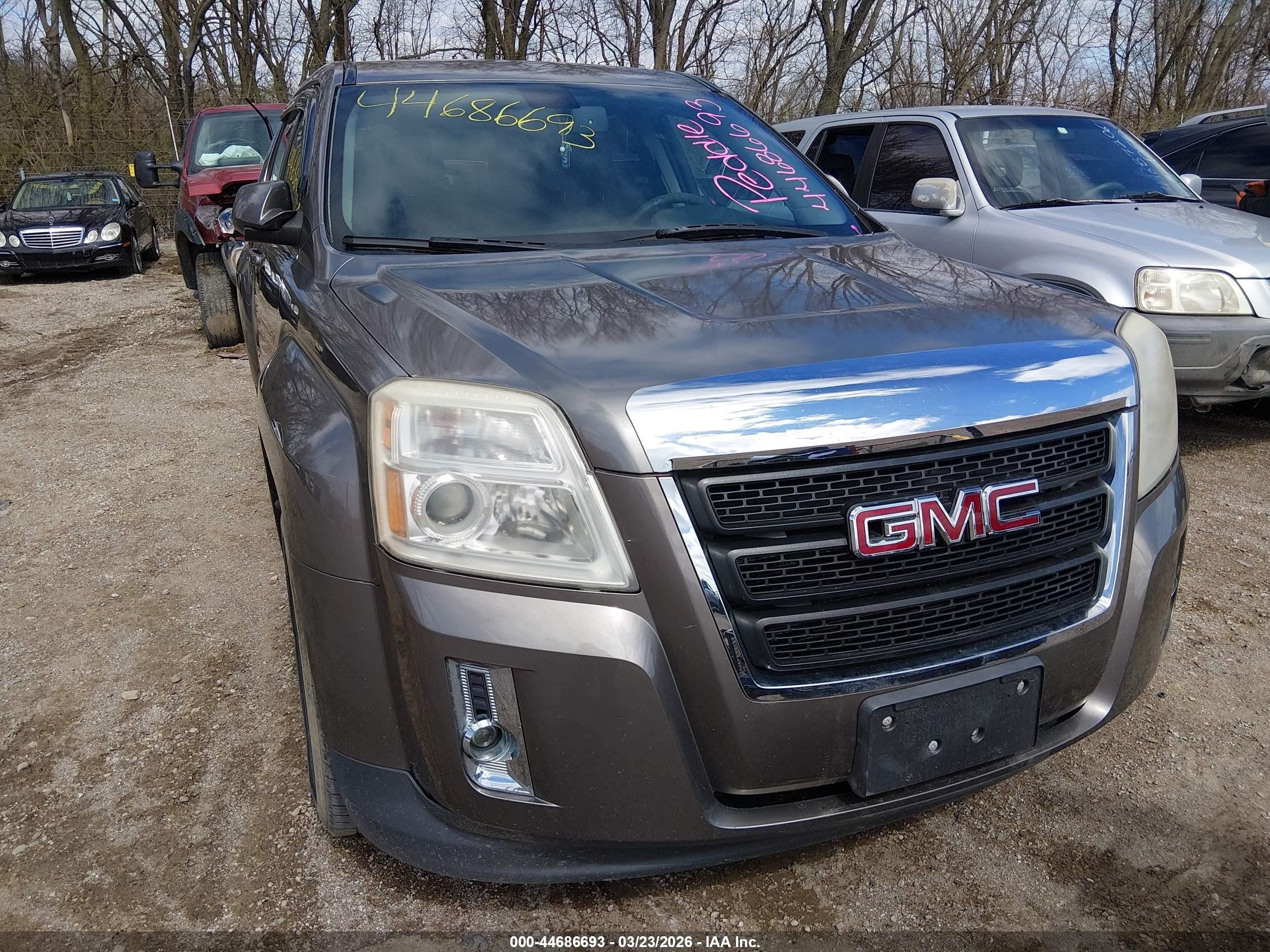 GMC TERRAIN image 6