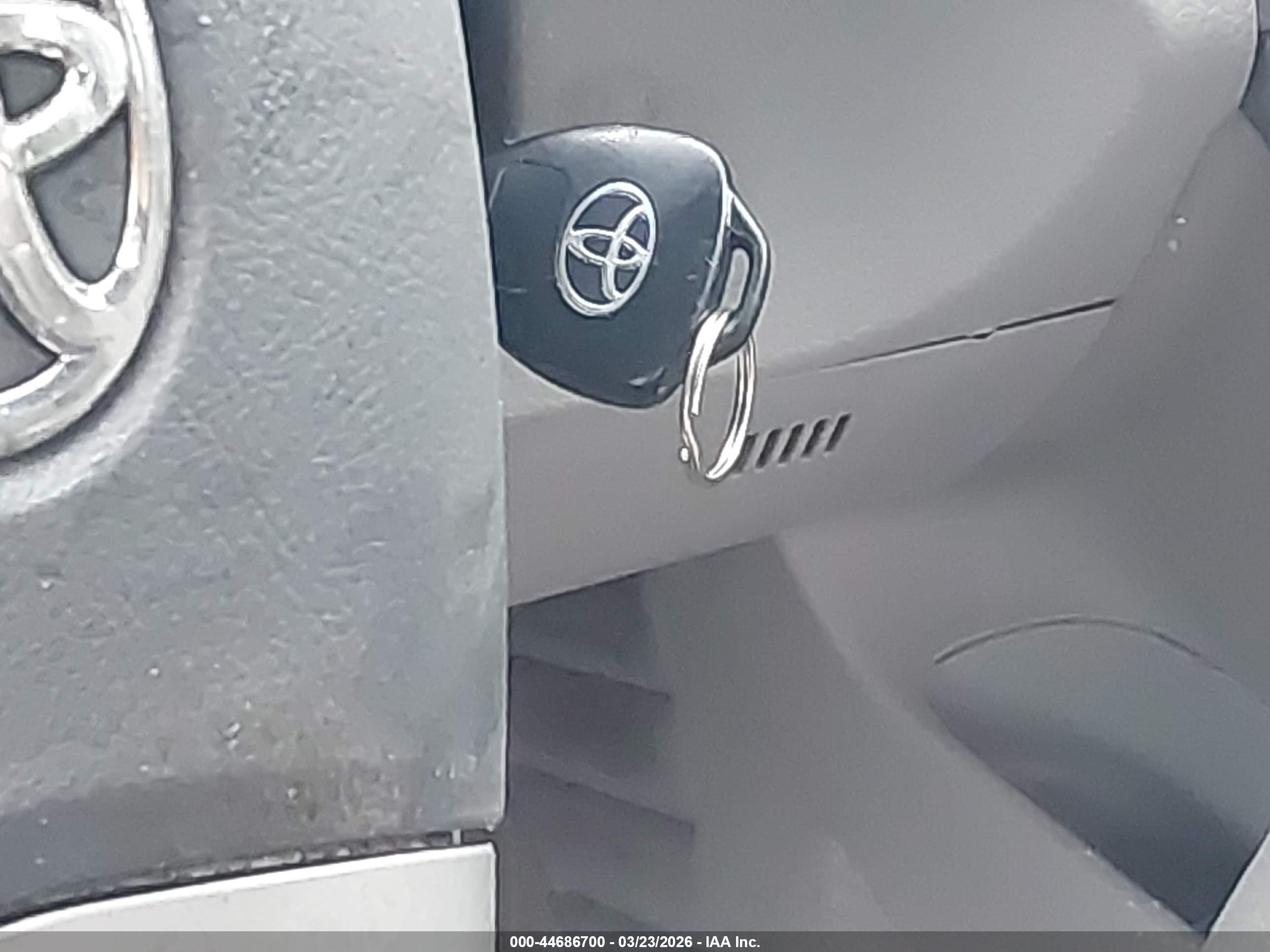 TOYOTA CAMRY image 11