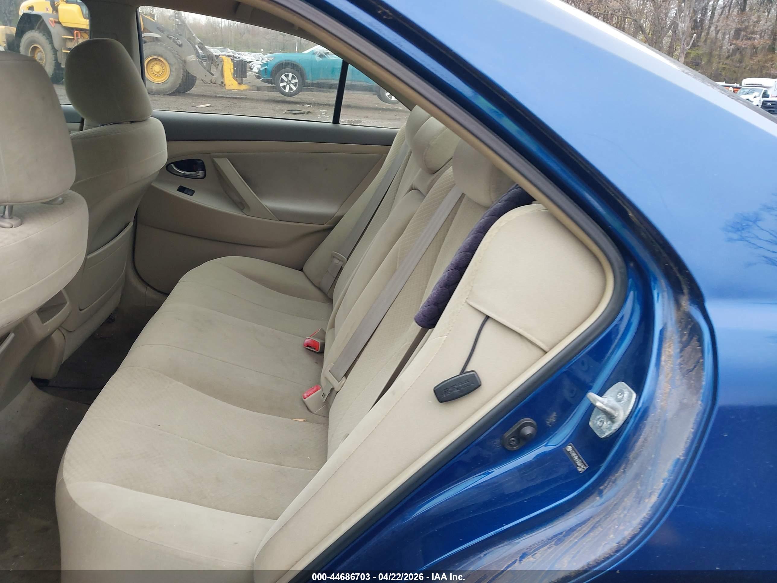 TOYOTA CAMRY image 8