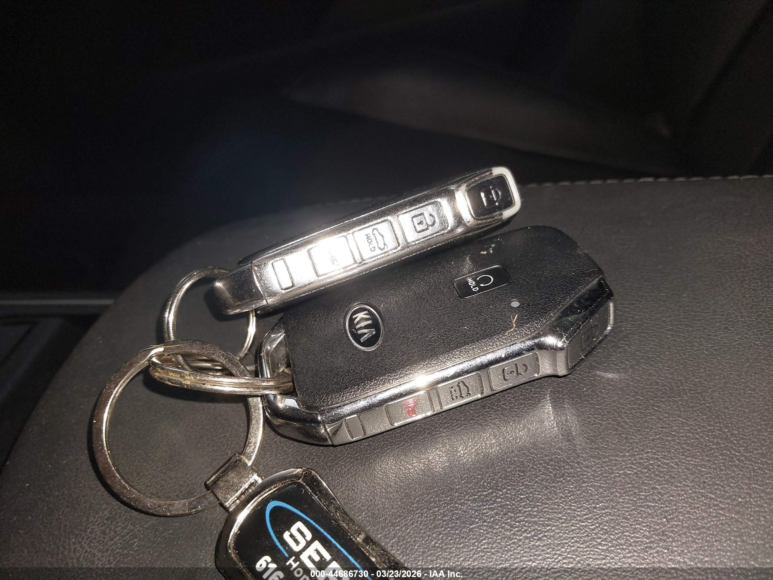KIA K5 image 11
