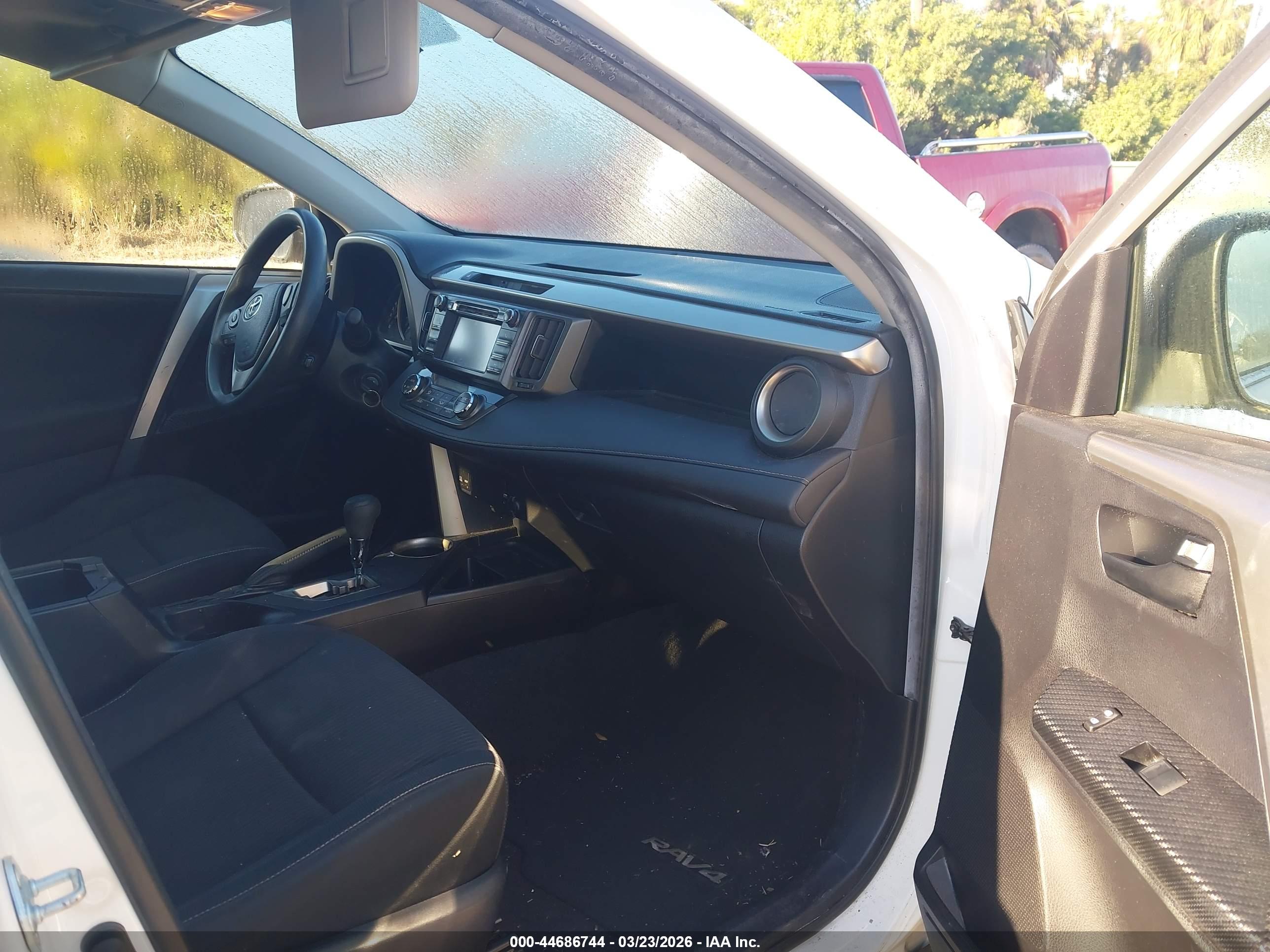 TOYOTA RAV4 image 5