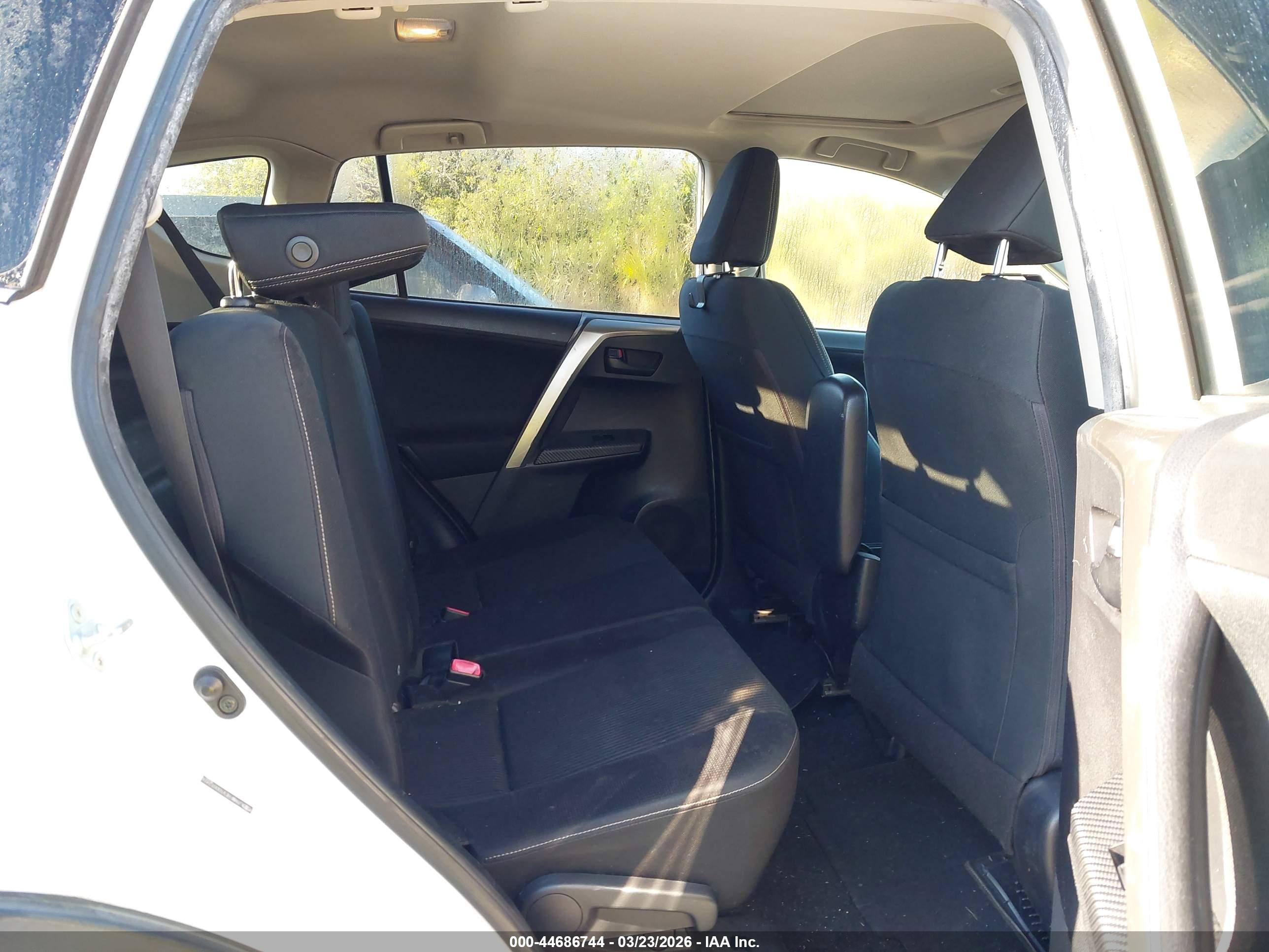 TOYOTA RAV4 image 8