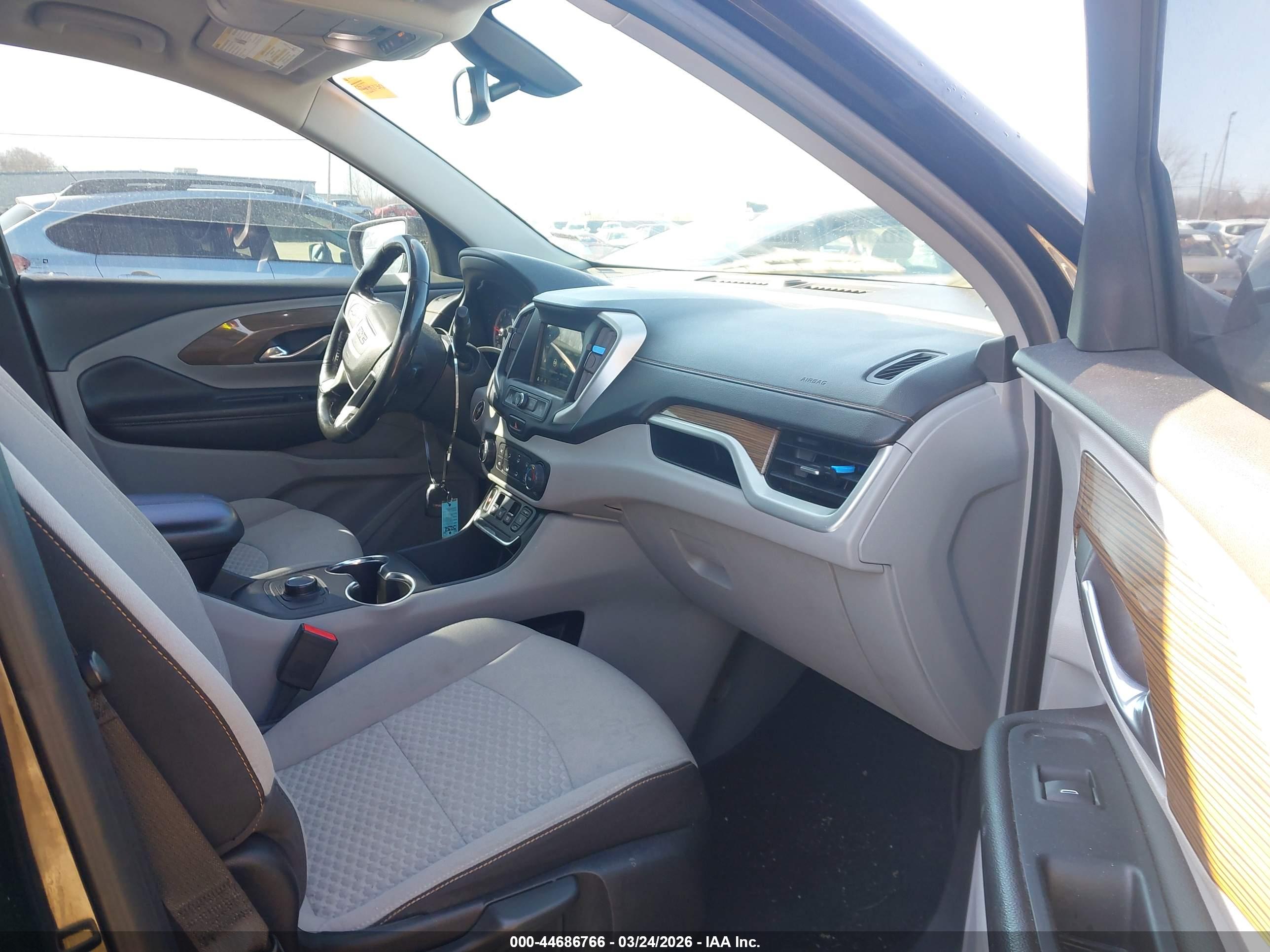 GMC TERRAIN image 5