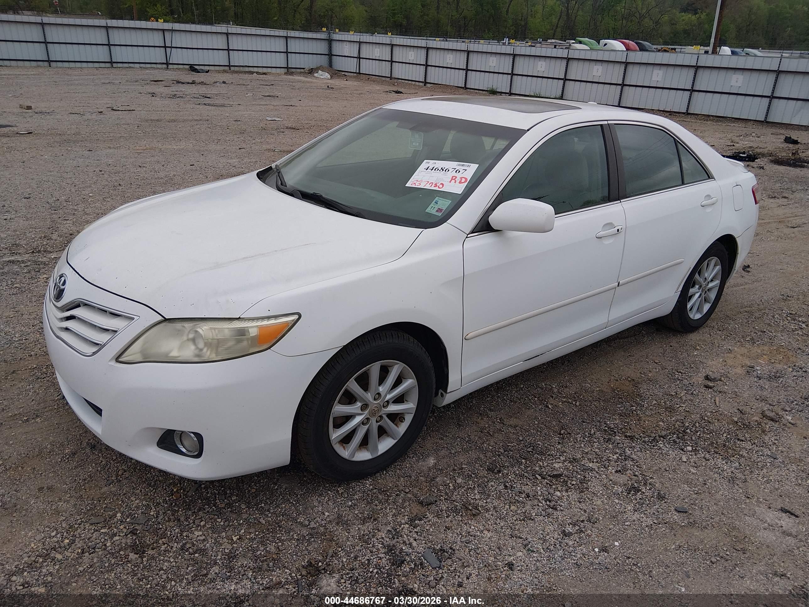 TOYOTA CAMRY image 2