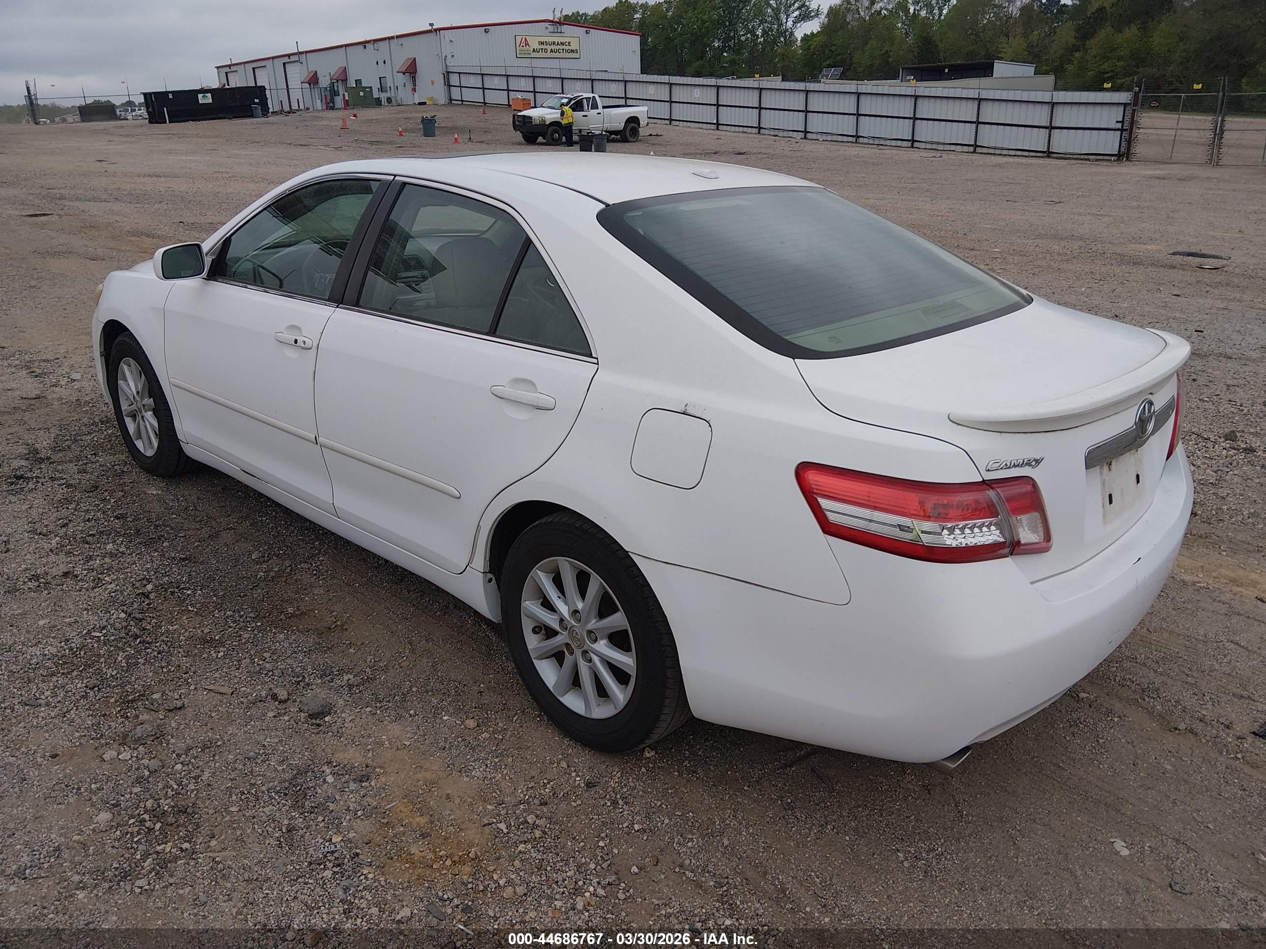 TOYOTA CAMRY image 3