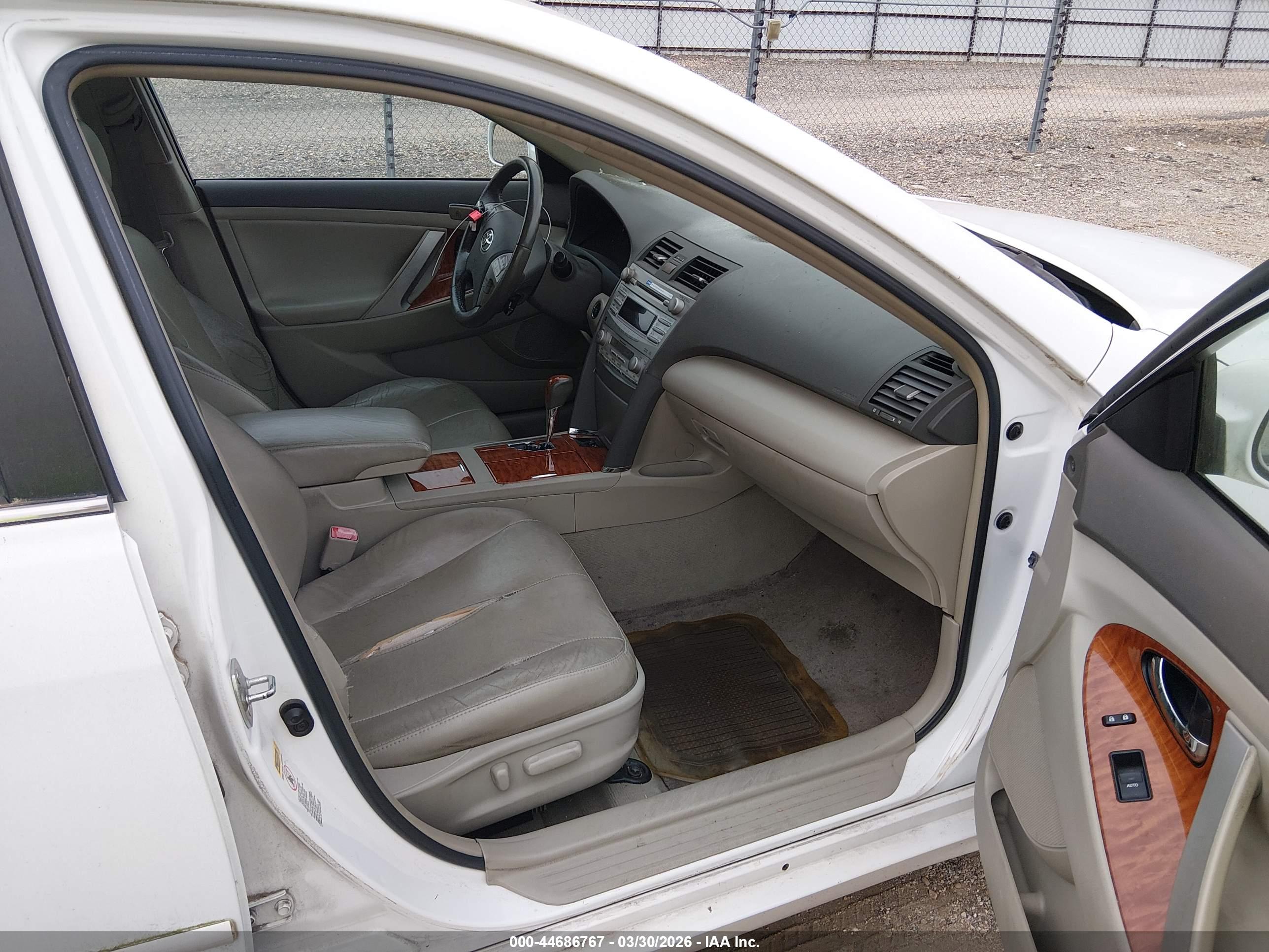 TOYOTA CAMRY image 5