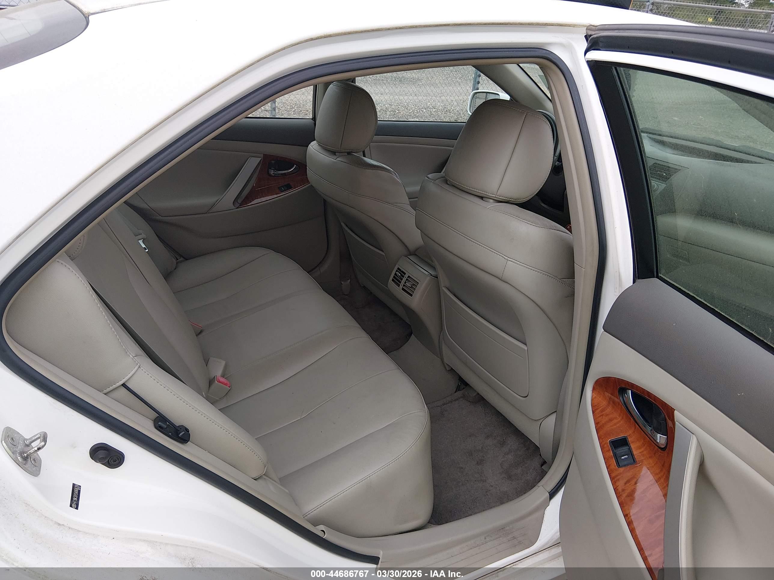 TOYOTA CAMRY image 8