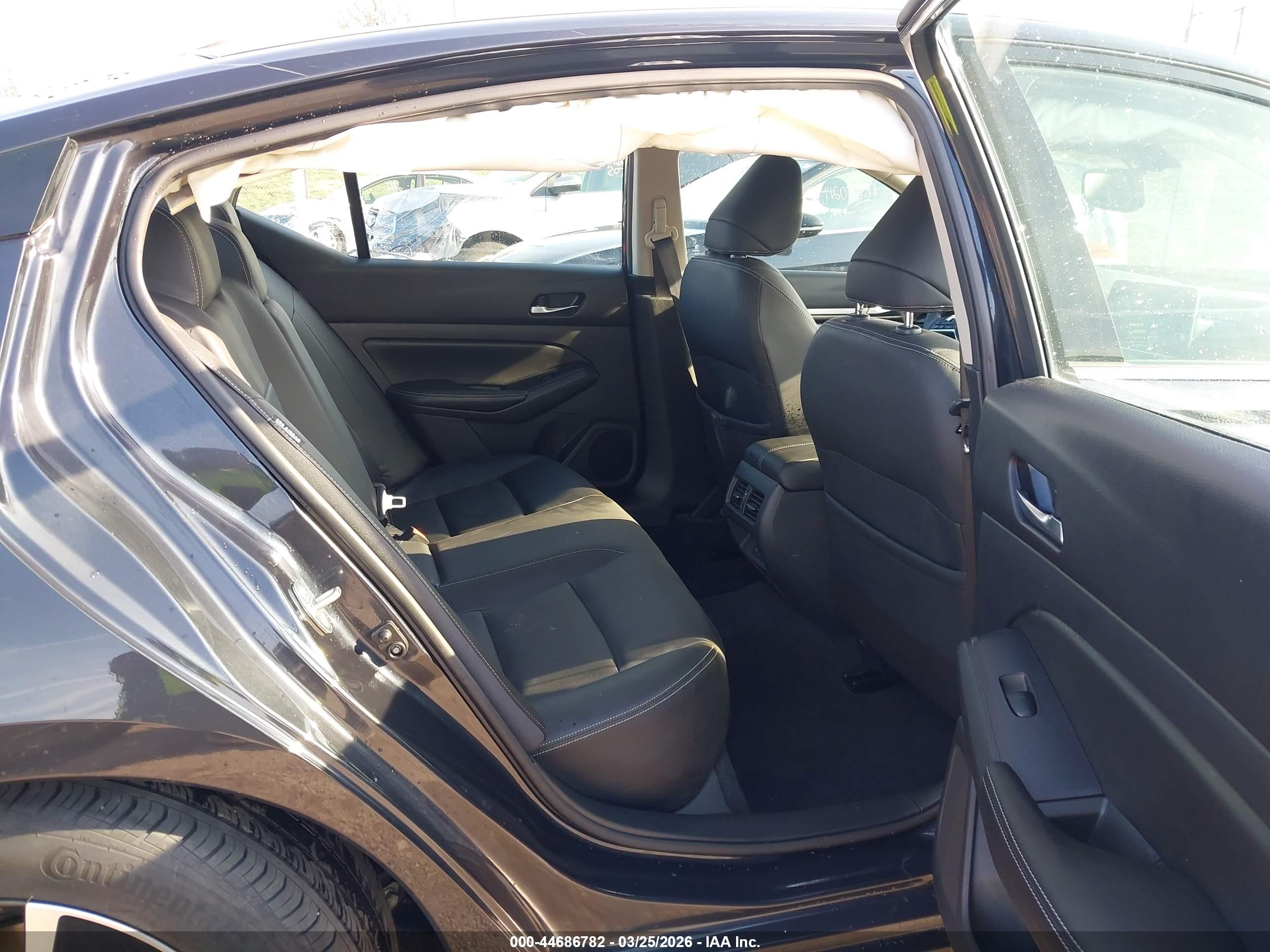 NISSAN ALTIMA image 8