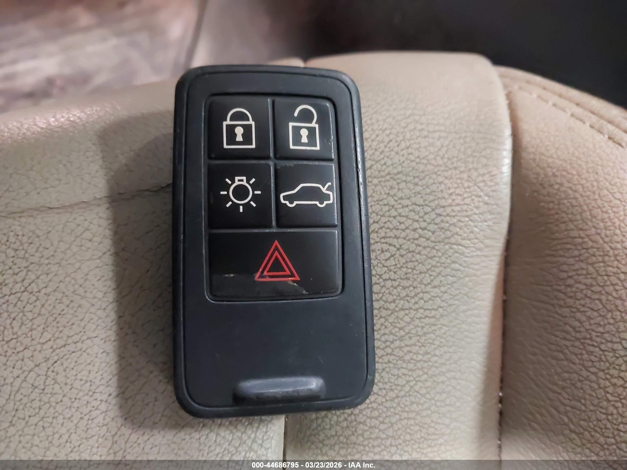 VOLVO S60 image 11