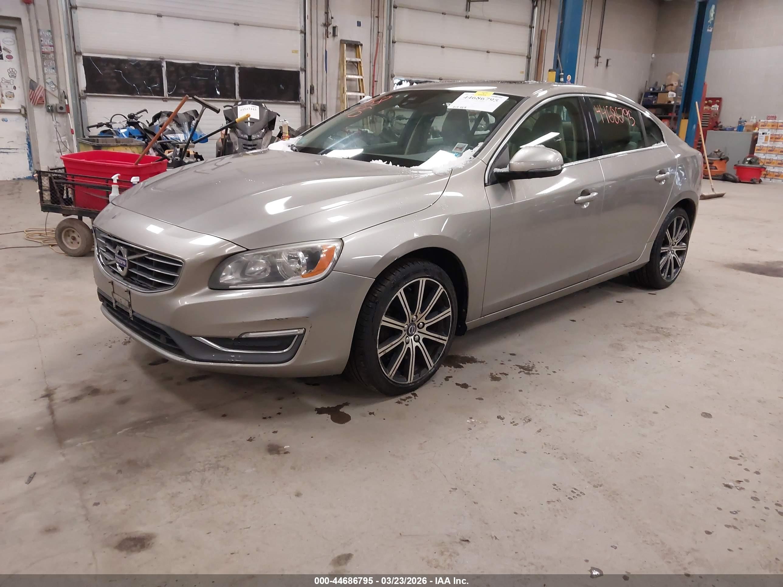 VOLVO S60 image 2