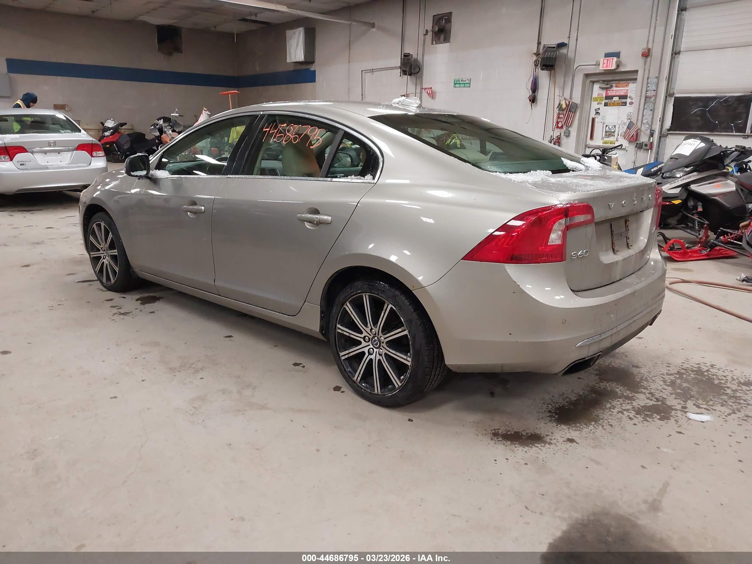VOLVO S60 image 3