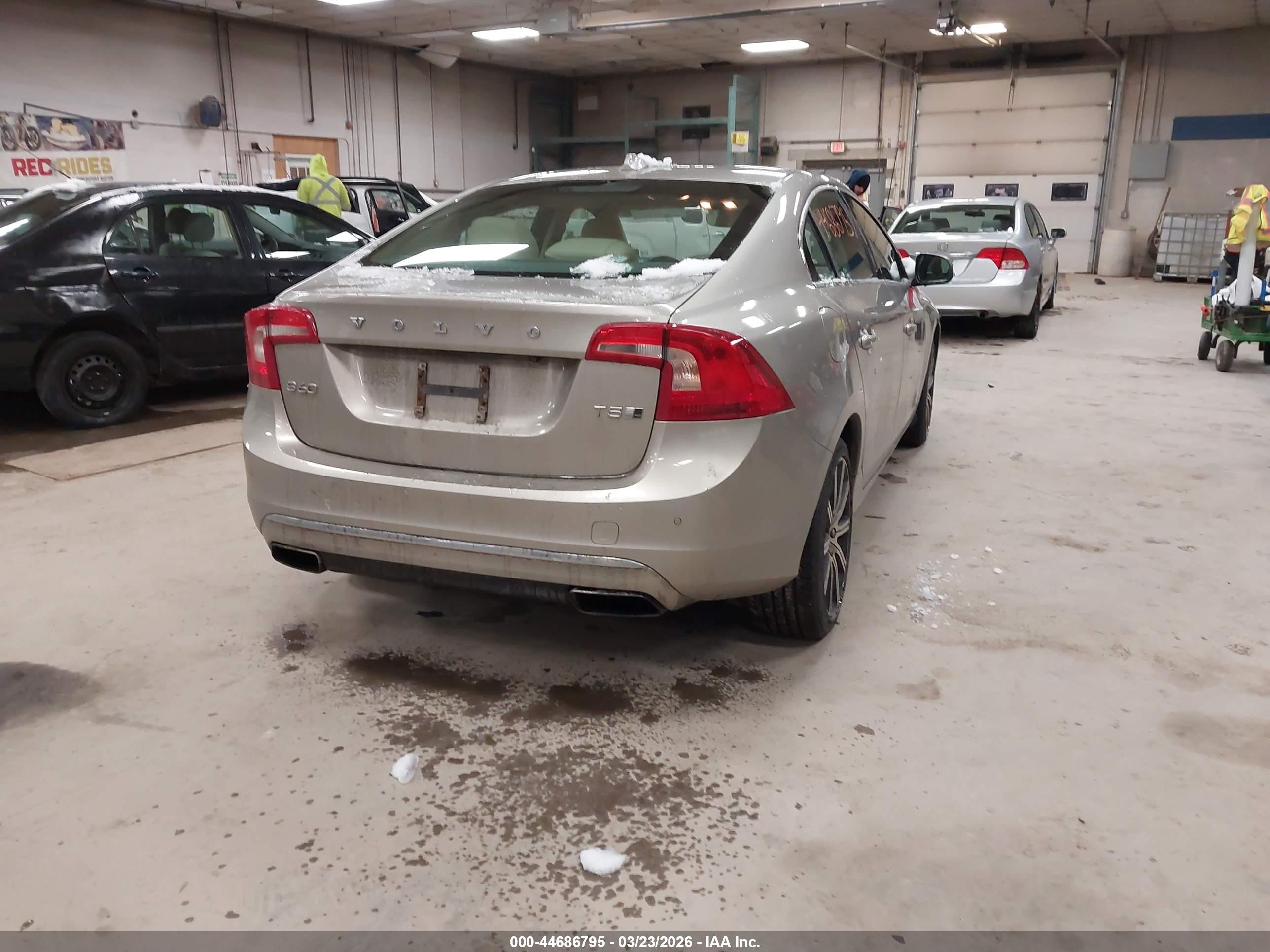 VOLVO S60 image 4
