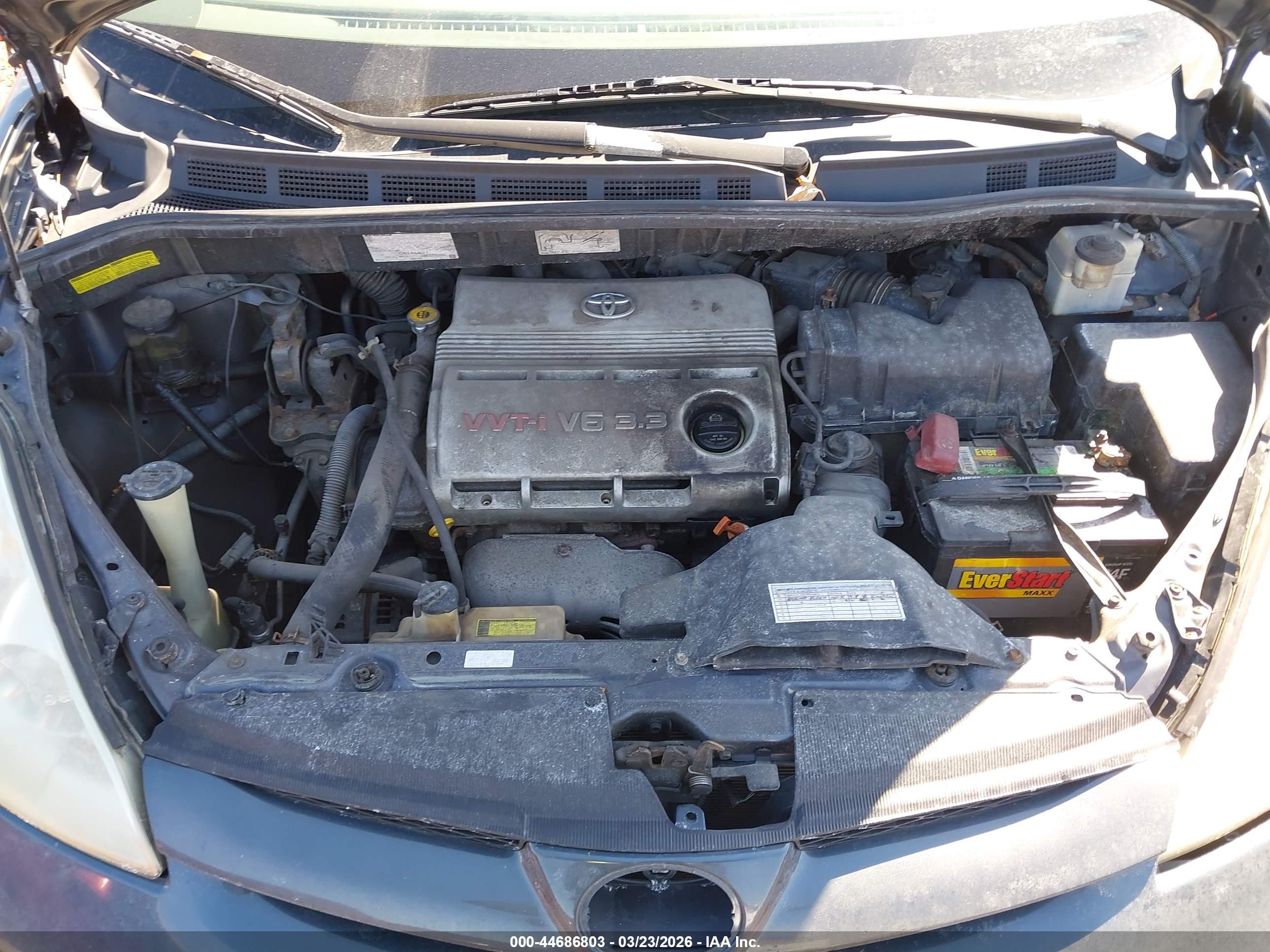 TOYOTA SIENNA image 10