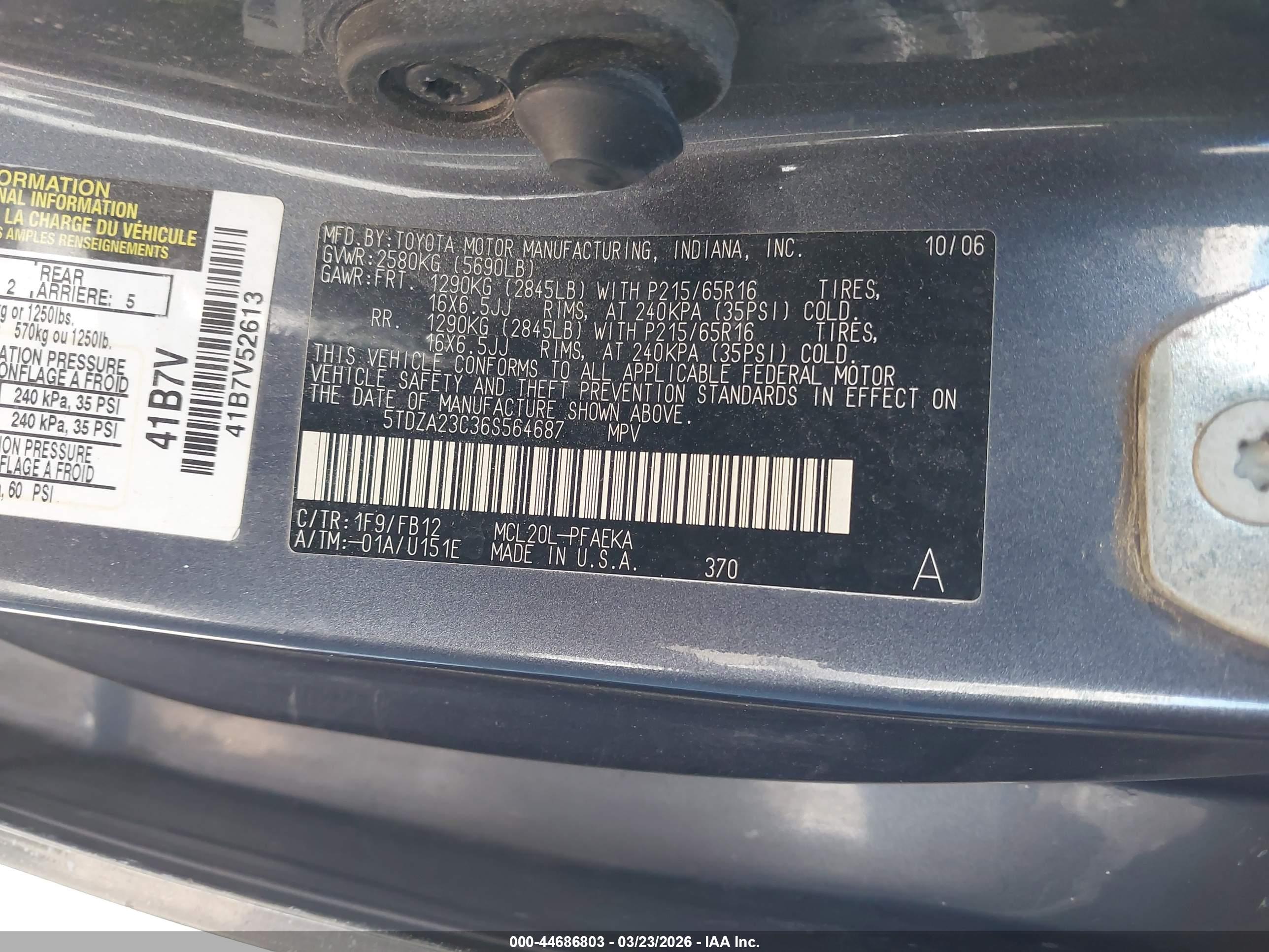 TOYOTA SIENNA image 9
