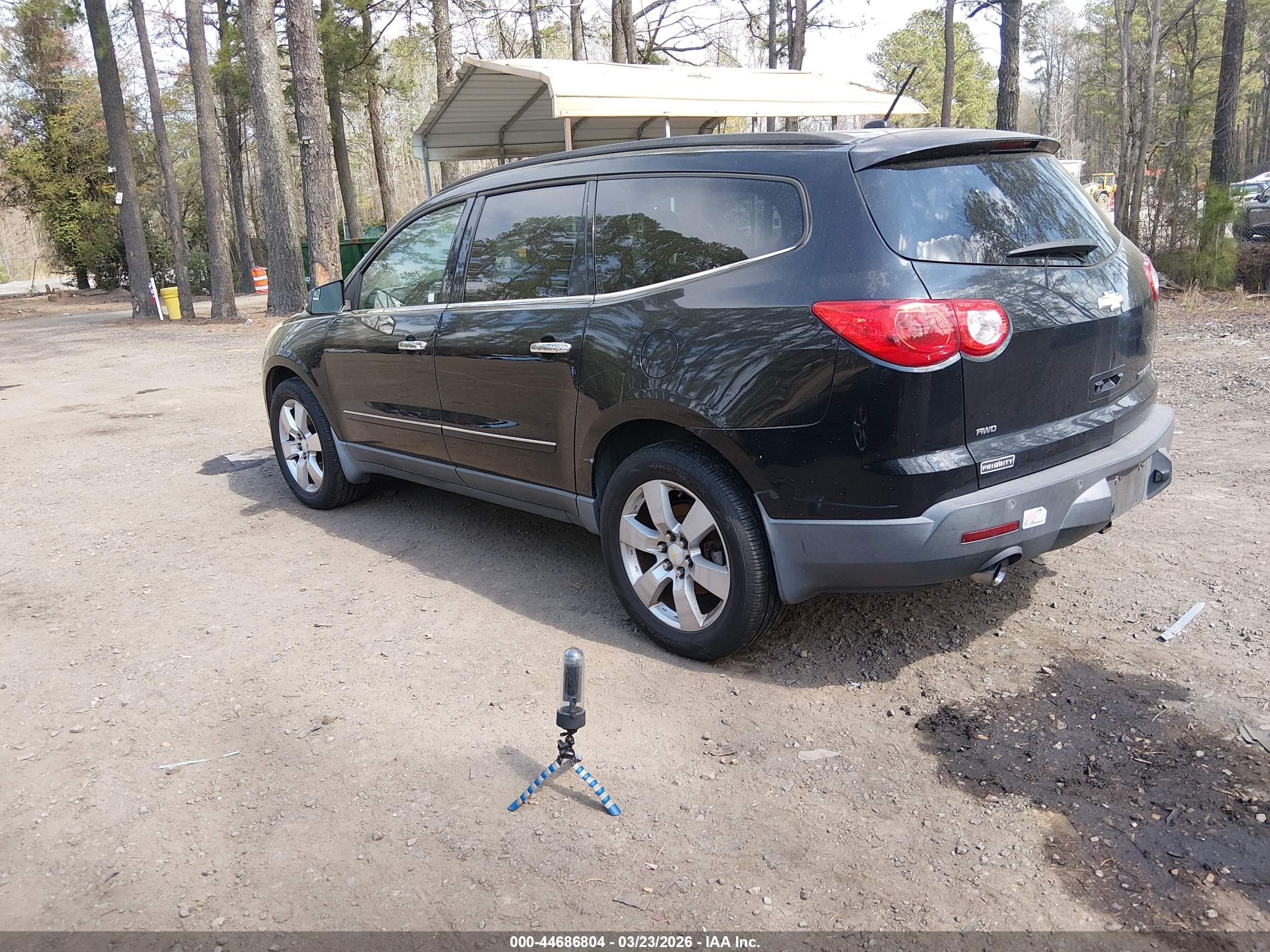 CHEVROLET TRAVERSE image 3