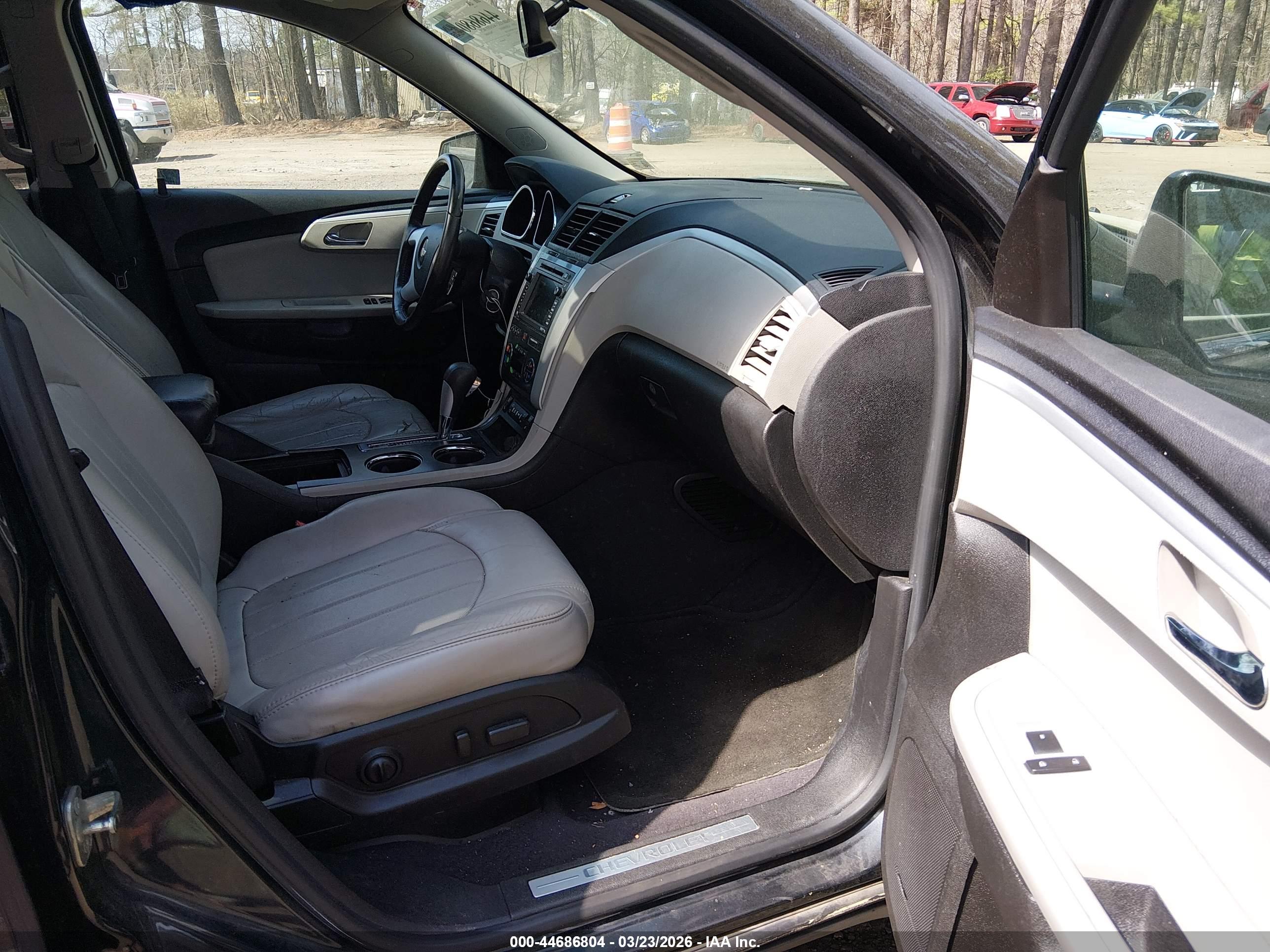 CHEVROLET TRAVERSE image 5