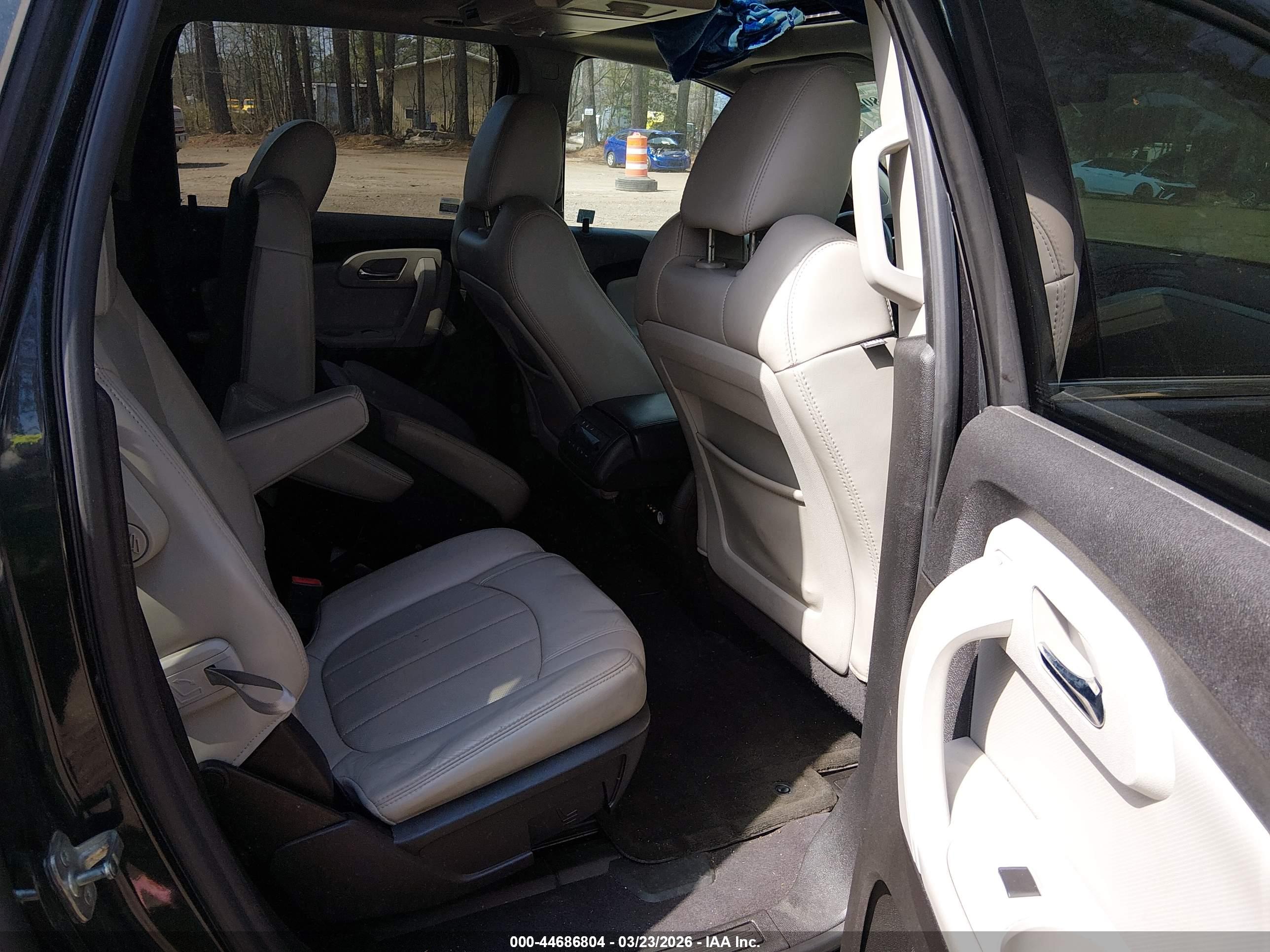 CHEVROLET TRAVERSE image 8