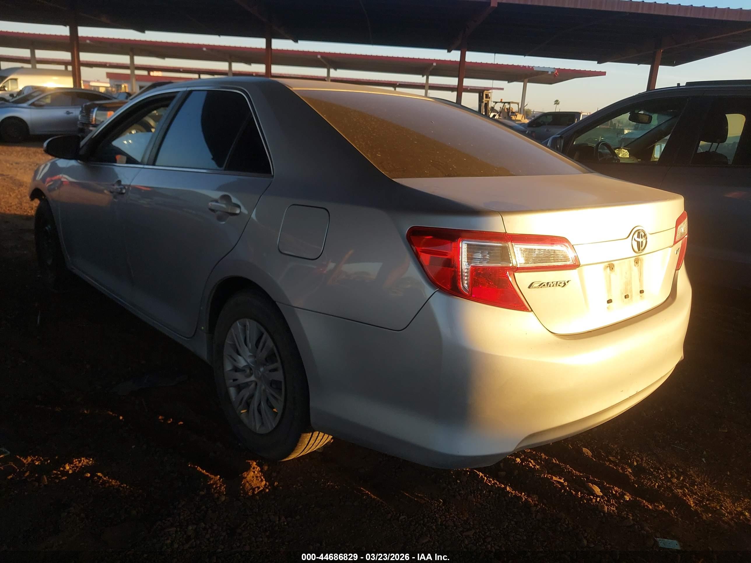 TOYOTA CAMRY image 3