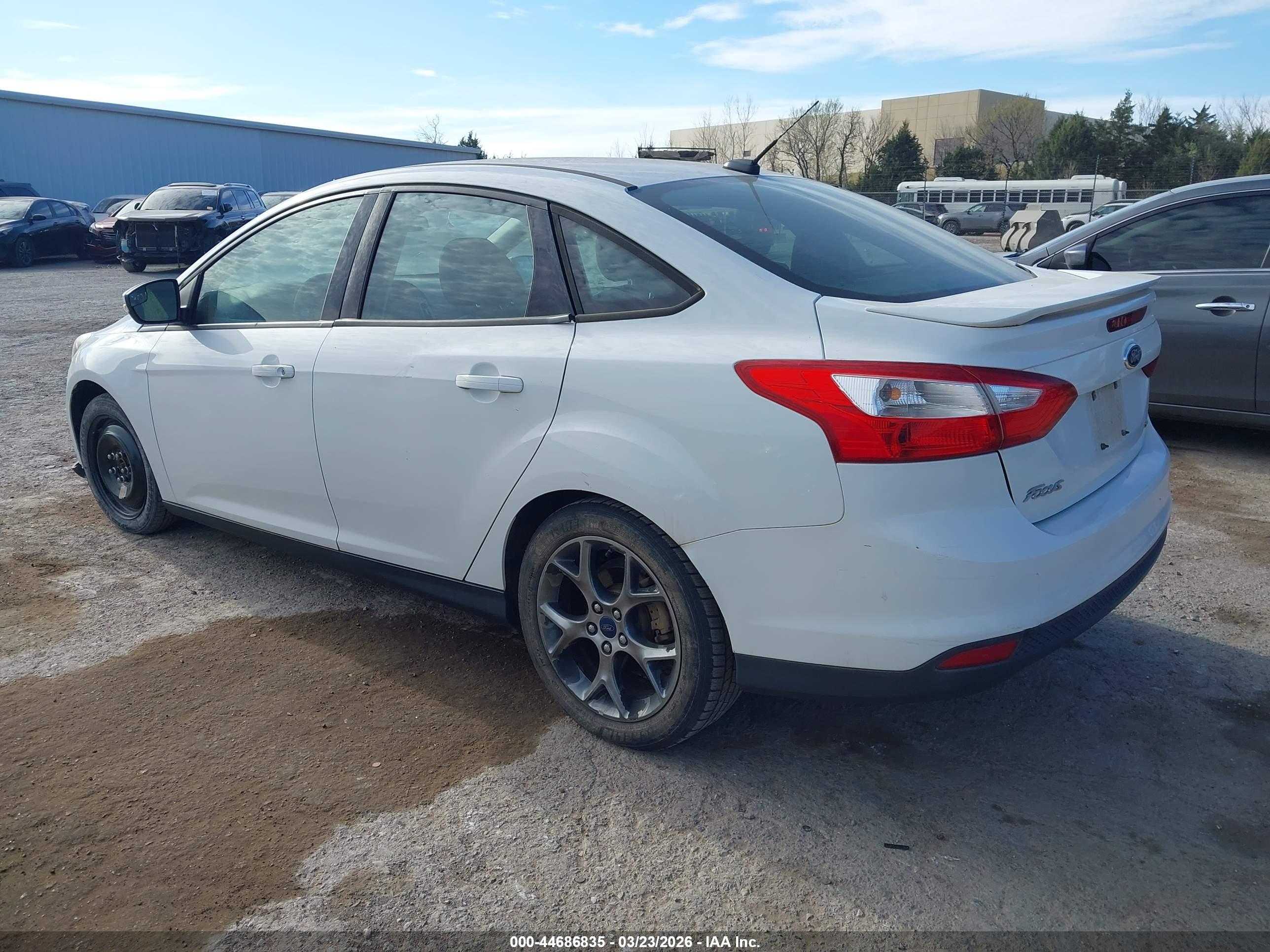 FORD FOCUS image 3