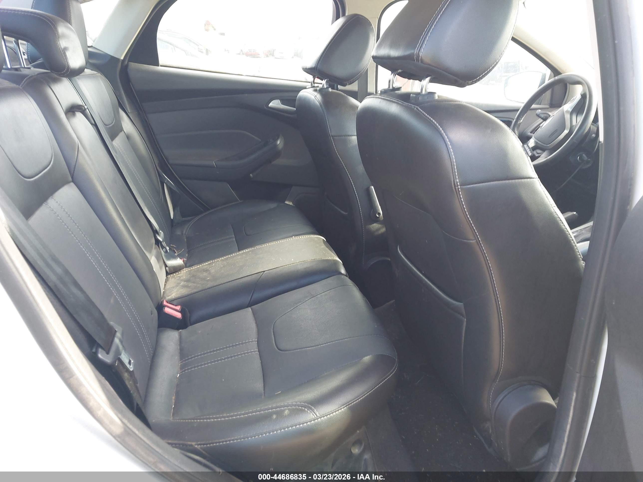 FORD FOCUS image 8