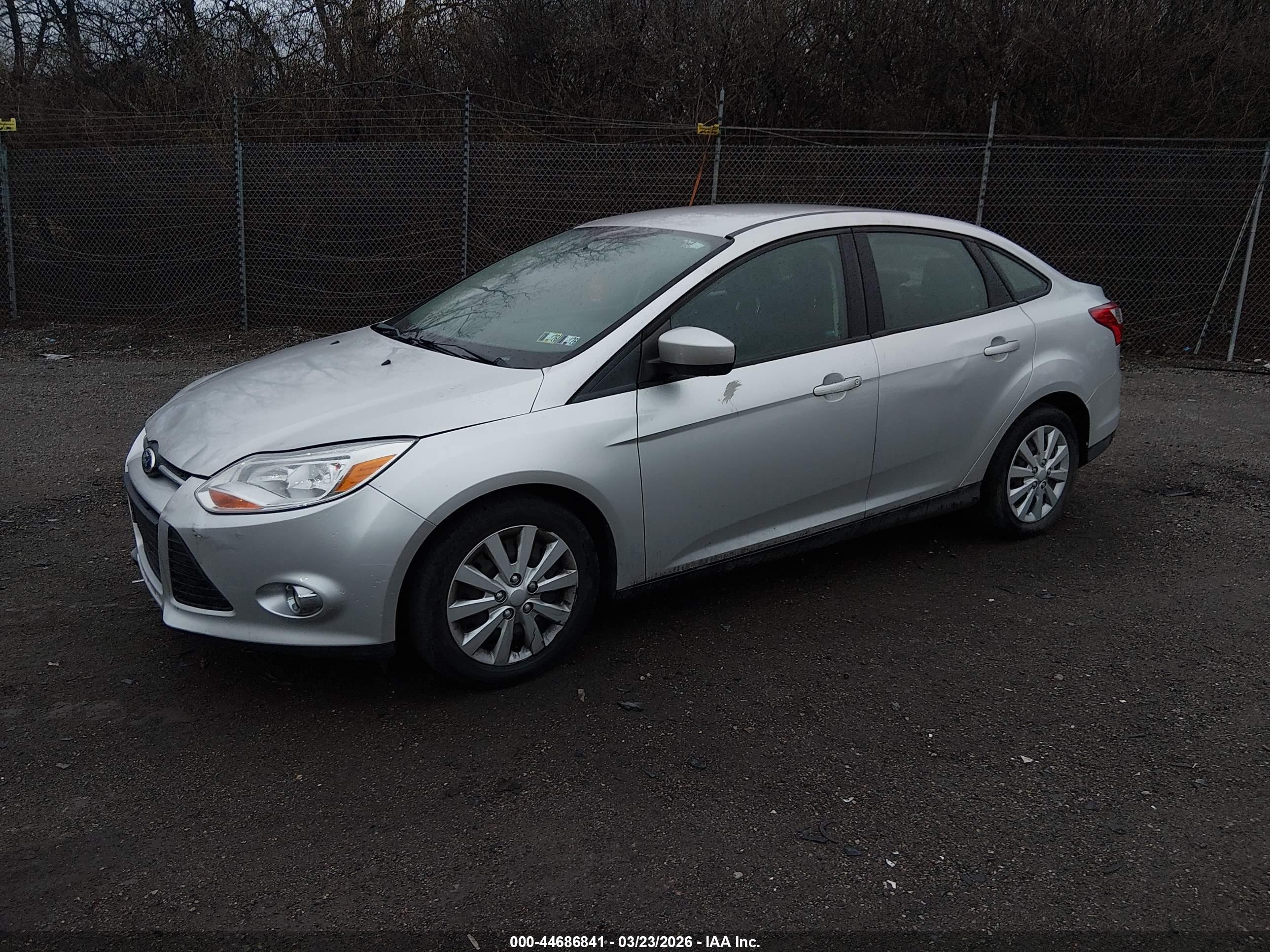 FORD FOCUS image 2