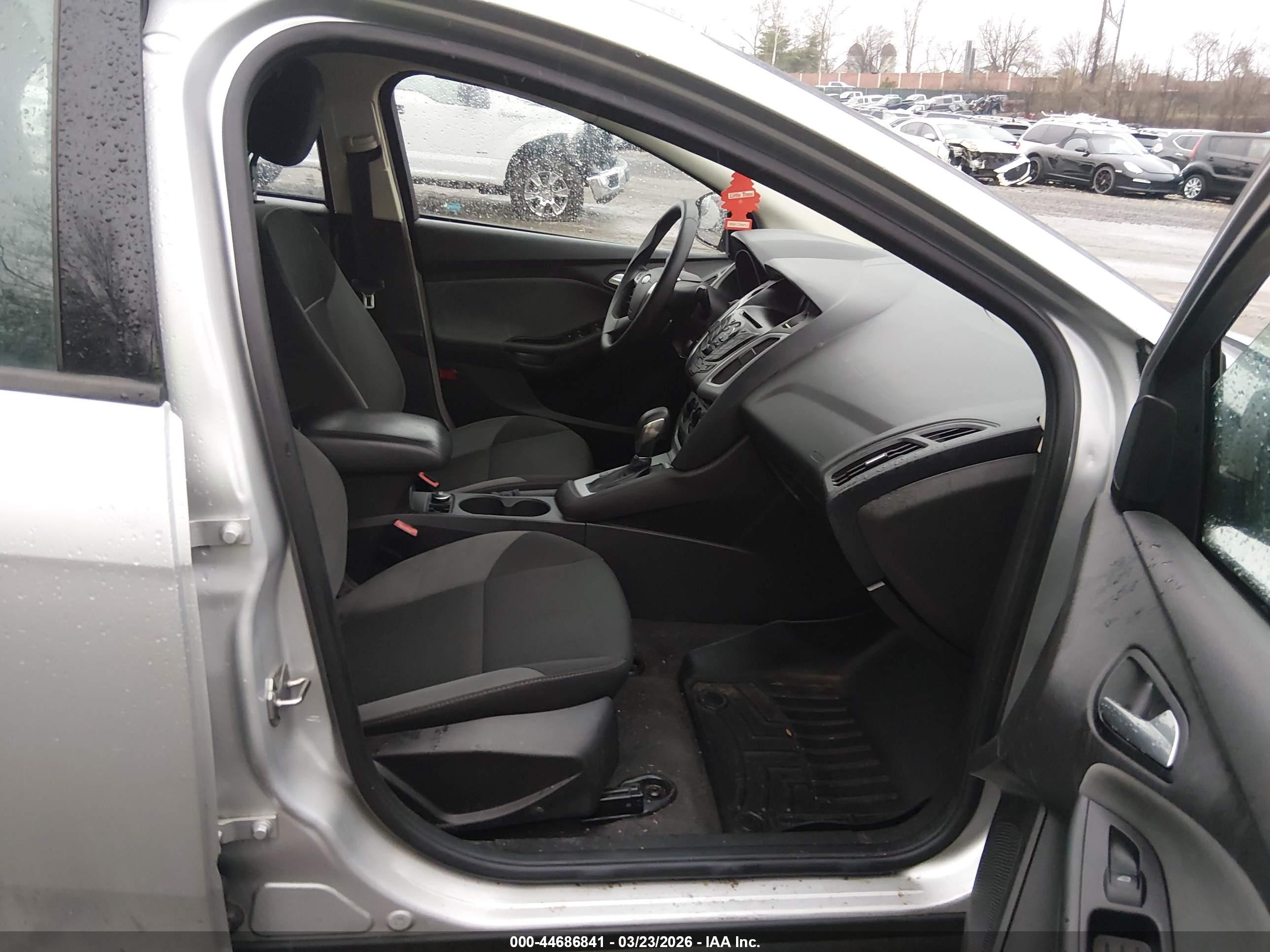 FORD FOCUS image 5