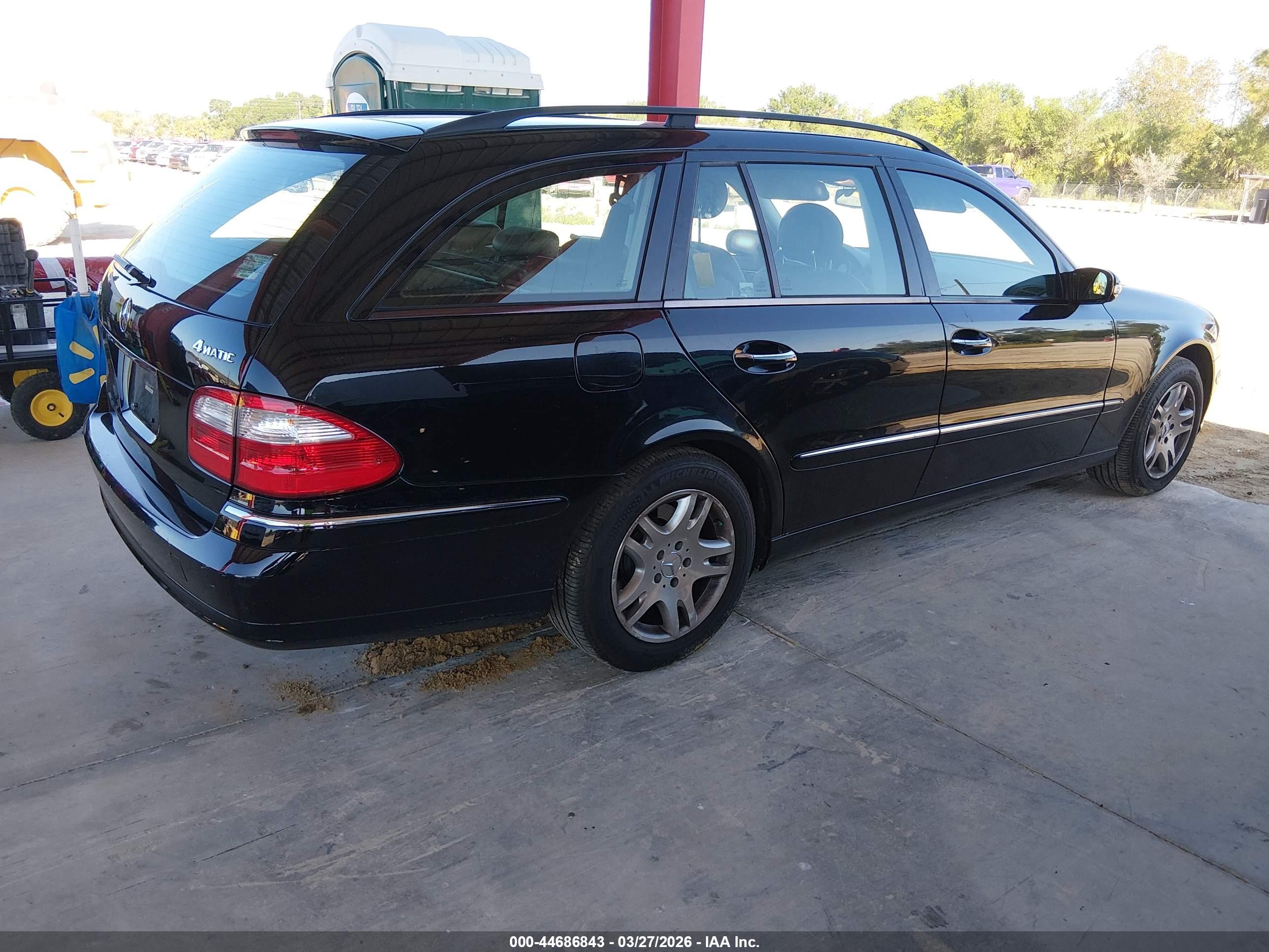 MERCEDES-BENZ E image 4