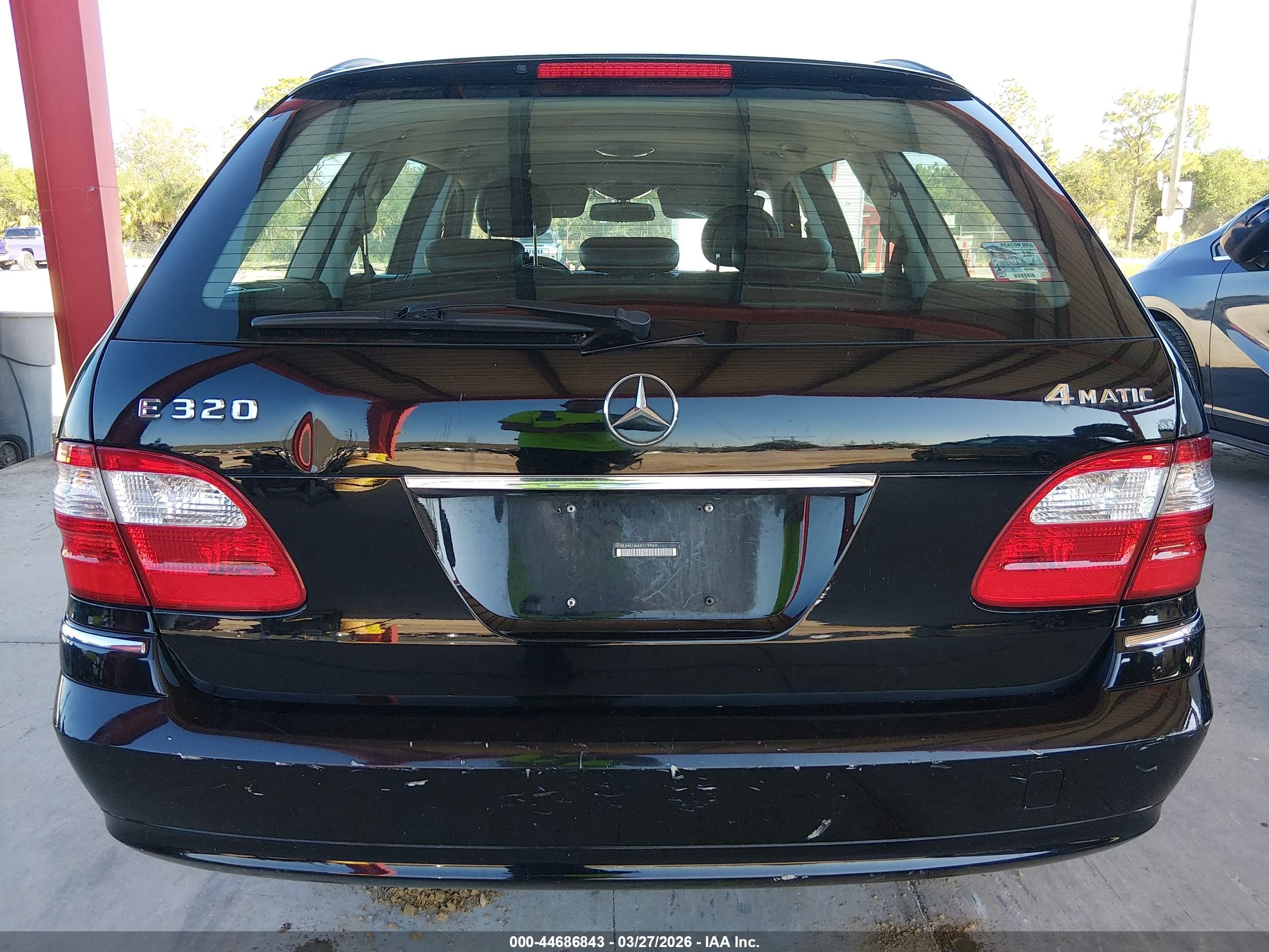 MERCEDES-BENZ E image 6